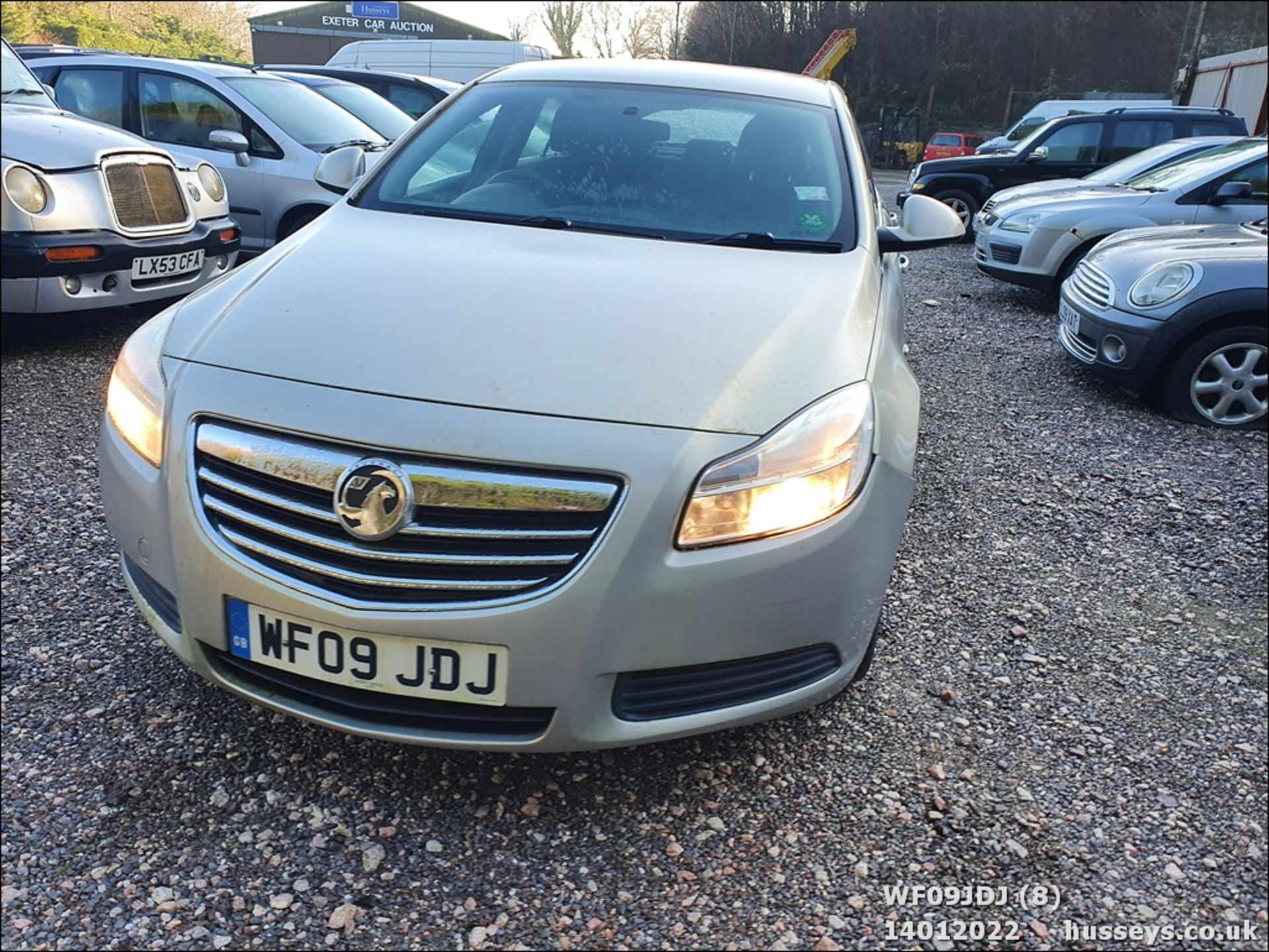 09/09 VAUXHALL INSIGNIA EXCLUSIV NAV - 1796cc 5dr Hatchback (Silver, 123k) - Image 9 of 38