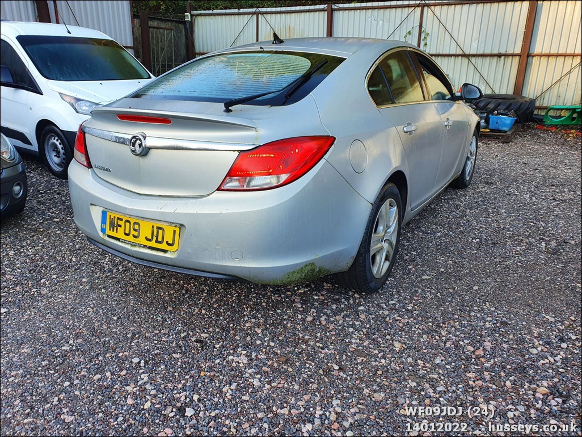 09/09 VAUXHALL INSIGNIA EXCLUSIV NAV - 1796cc 5dr Hatchback (Silver, 123k) - Image 24 of 38