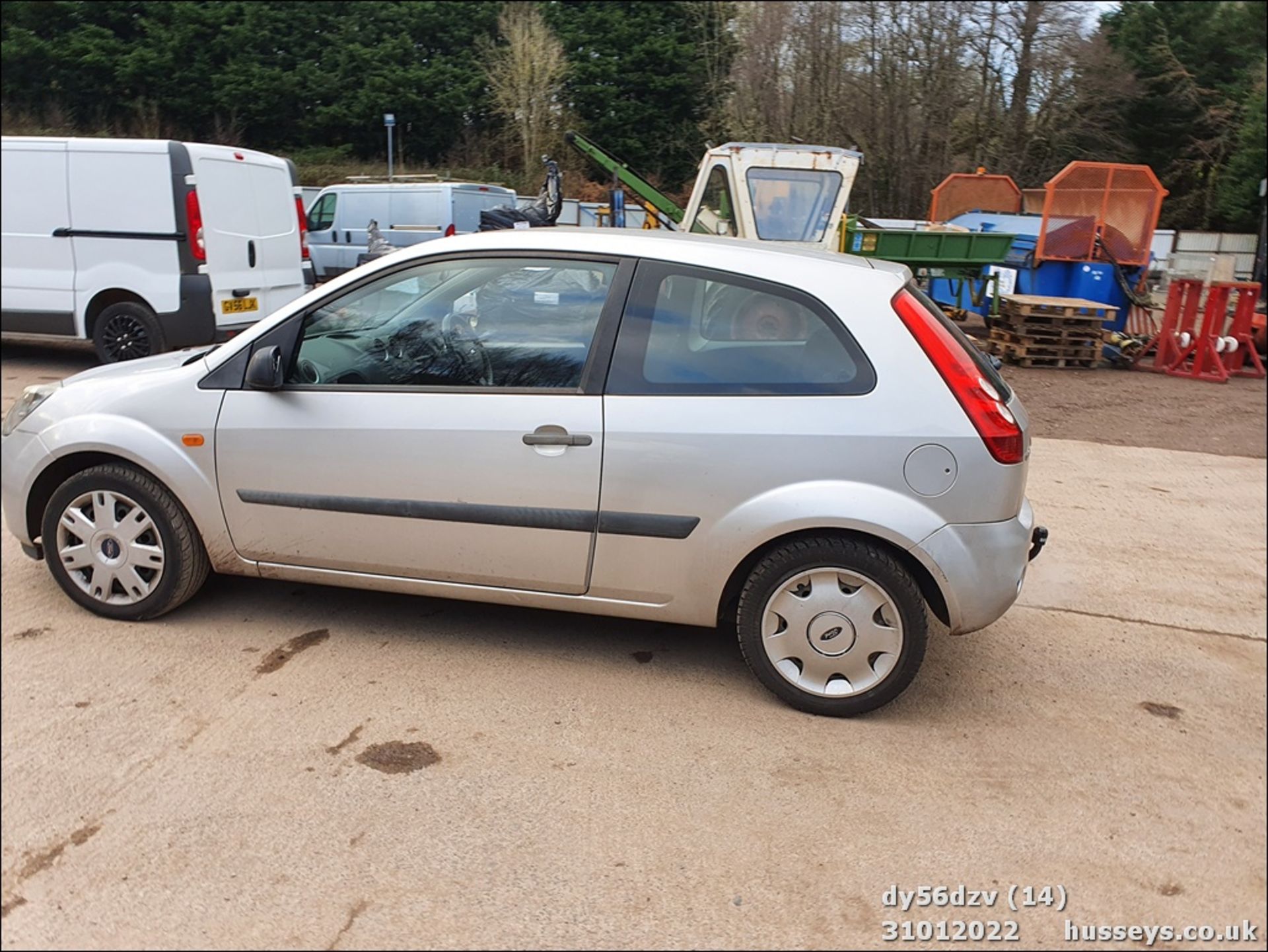 06/56 FORD FIESTA STYLE CLIMATE - 1242cc 3dr Hatchback (Silver, 88k) - Image 14 of 26