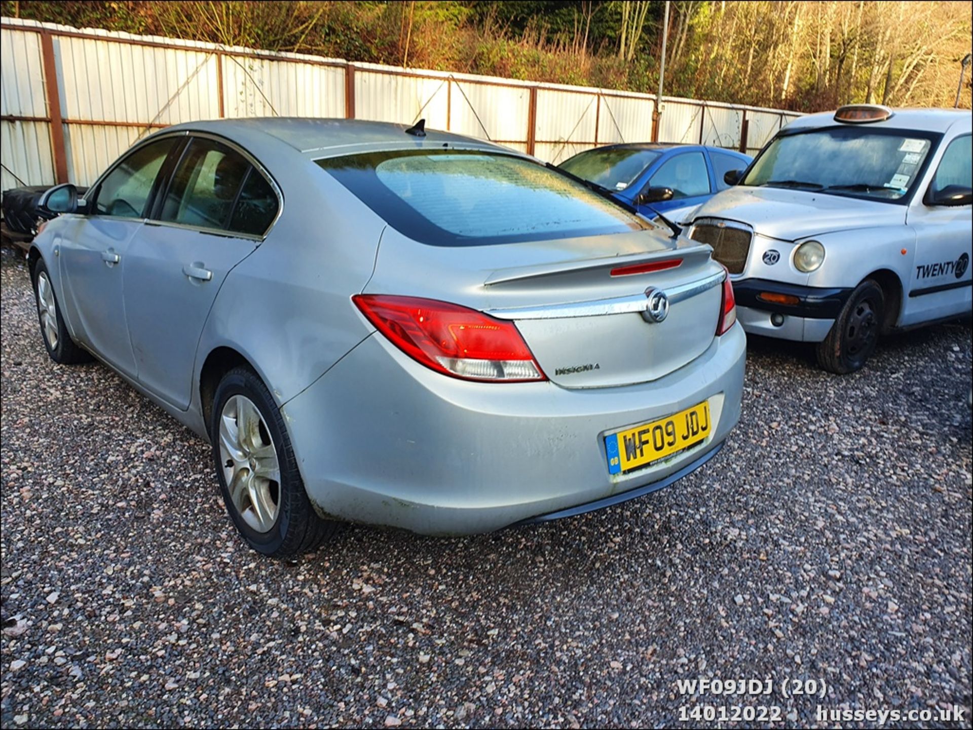 09/09 VAUXHALL INSIGNIA EXCLUSIV NAV - 1796cc 5dr Hatchback (Silver, 123k) - Image 20 of 38