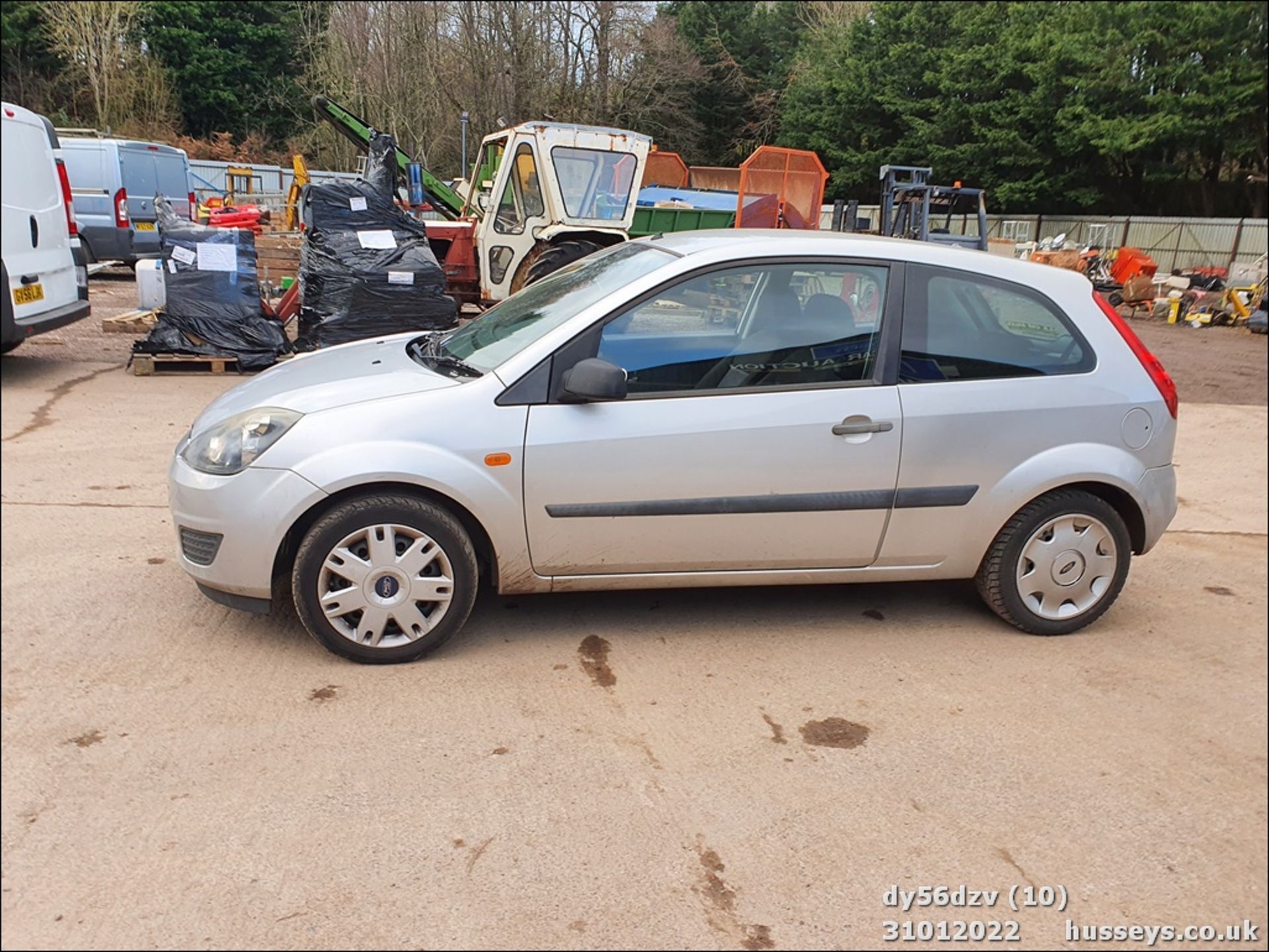 06/56 FORD FIESTA STYLE CLIMATE - 1242cc 3dr Hatchback (Silver, 88k) - Image 10 of 26