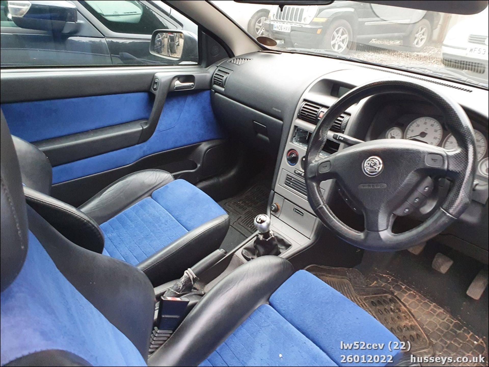 02/52 VAUXHALL ASTRA 16V BERTONE - 1796cc 2dr Coupe (Blue, 76k) - Image 22 of 25