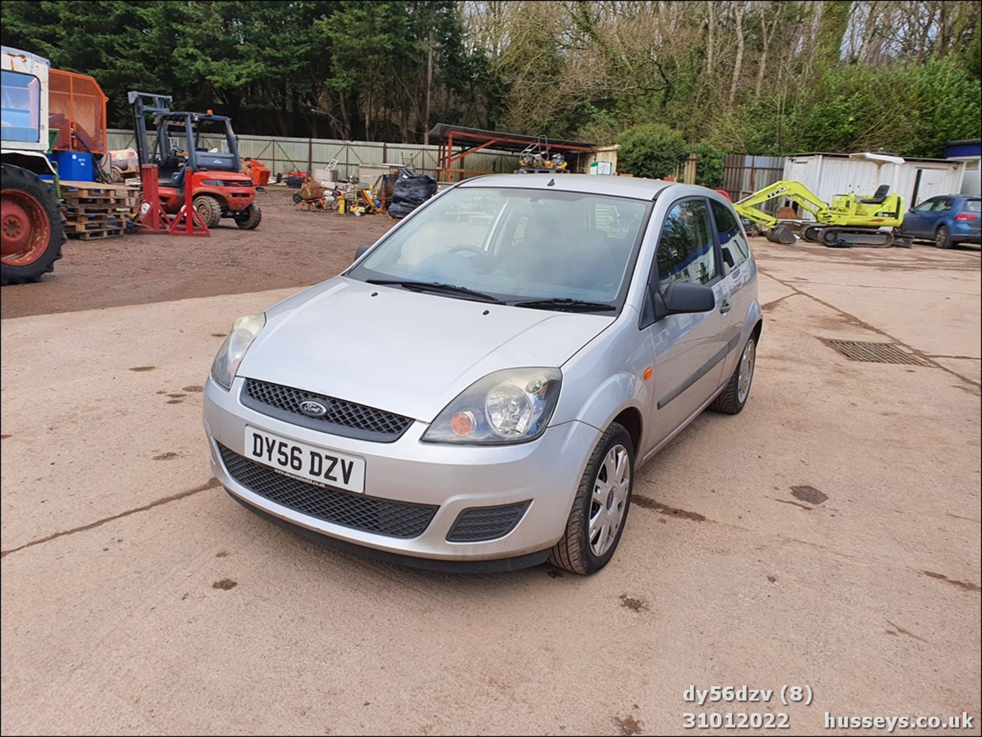 06/56 FORD FIESTA STYLE CLIMATE - 1242cc 3dr Hatchback (Silver, 88k) - Image 8 of 26