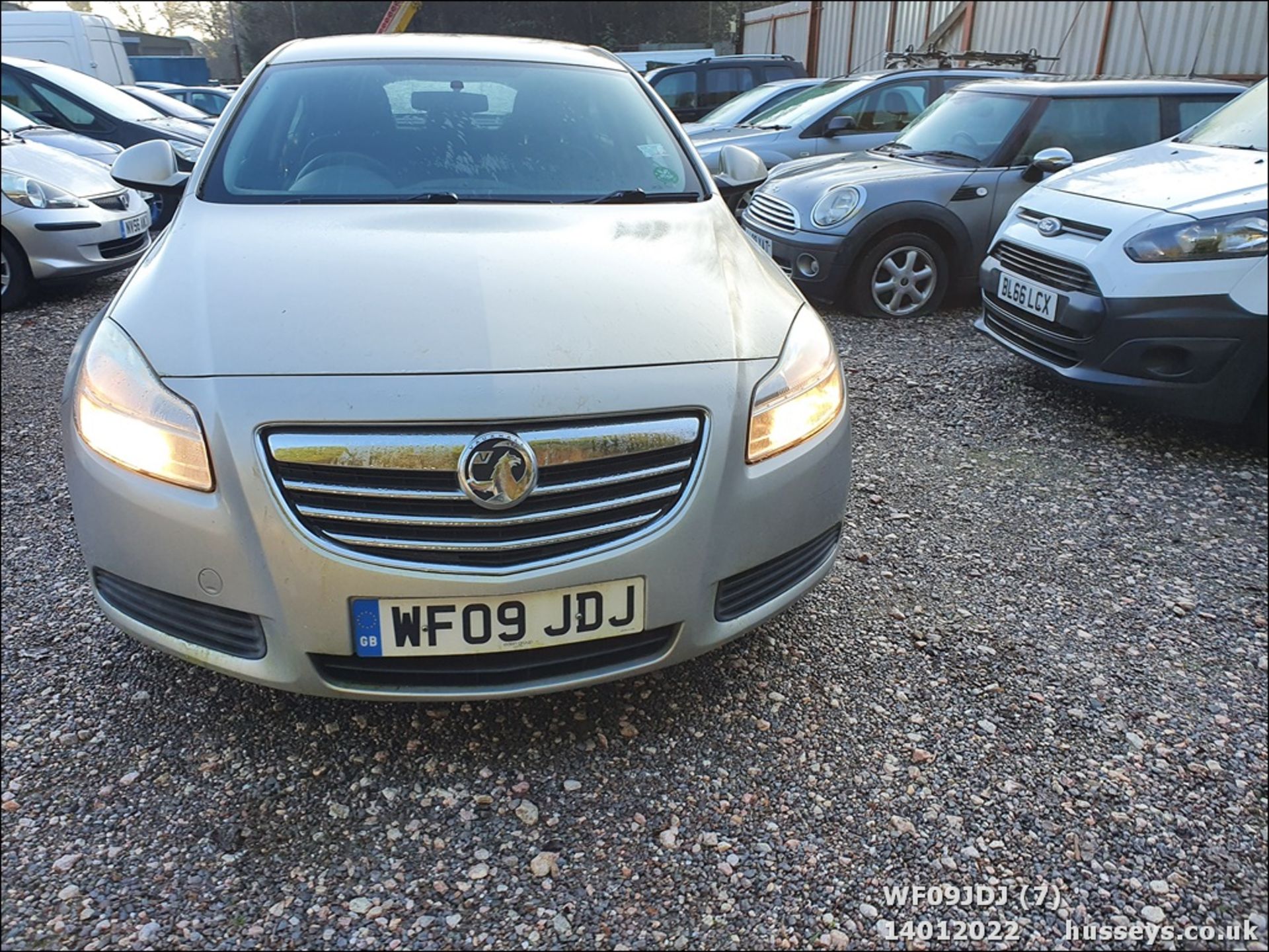 09/09 VAUXHALL INSIGNIA EXCLUSIV NAV - 1796cc 5dr Hatchback (Silver, 123k) - Image 8 of 38