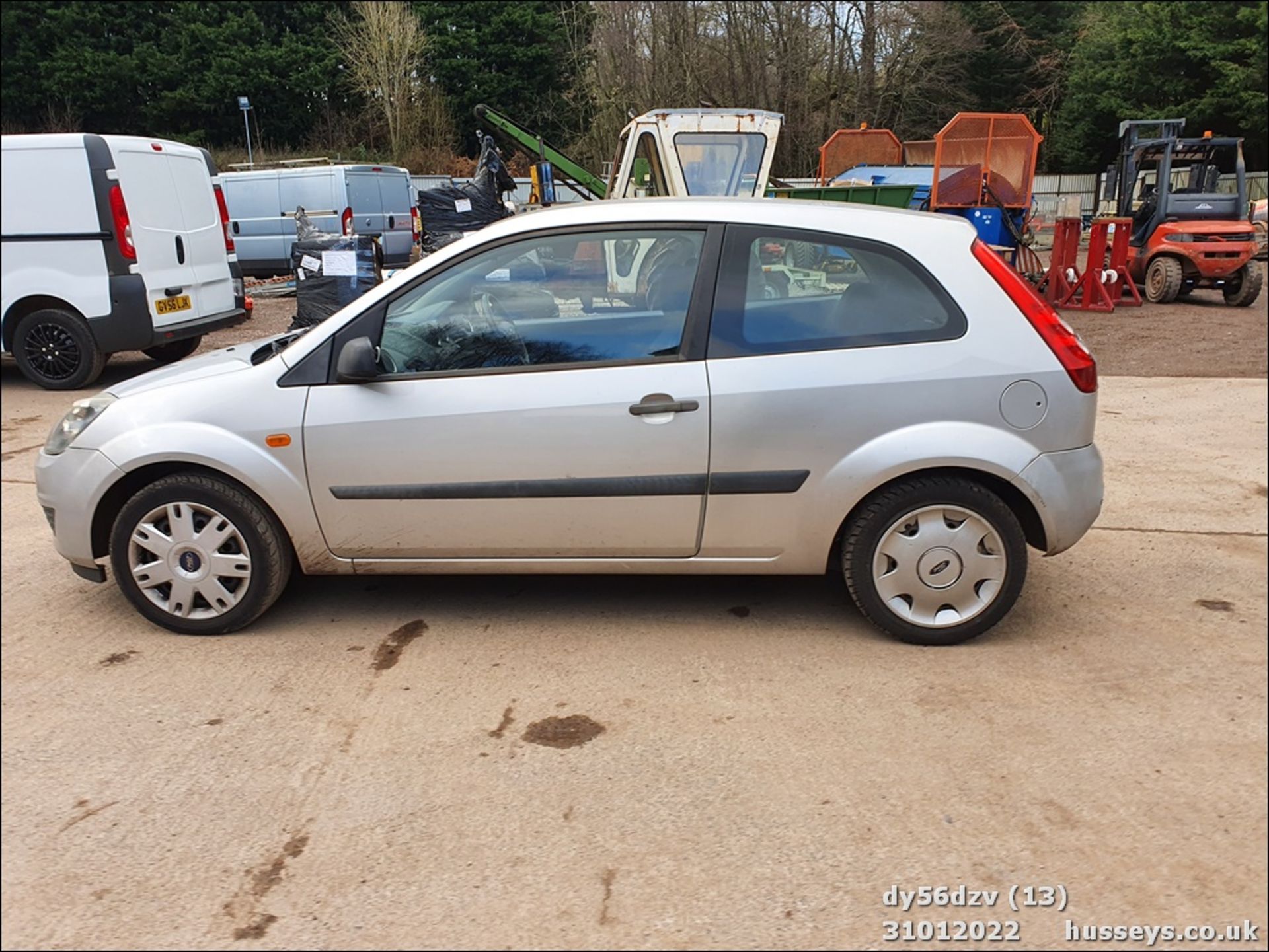 06/56 FORD FIESTA STYLE CLIMATE - 1242cc 3dr Hatchback (Silver, 88k) - Image 13 of 26