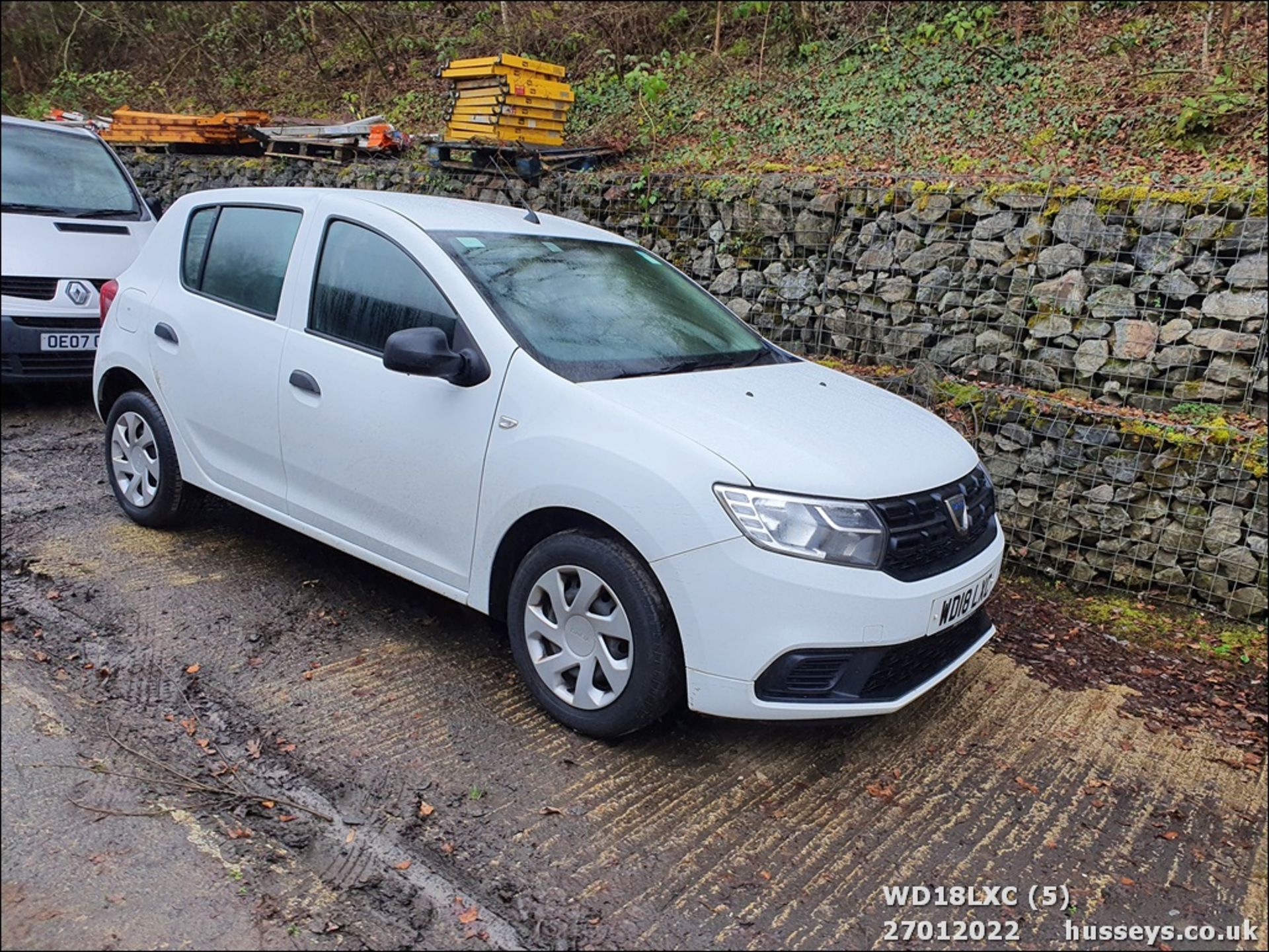 18/18 DACIA SANDERO AMBIANCE SCE - 998cc 5dr Hatchback (White, 83k) - Image 5 of 31