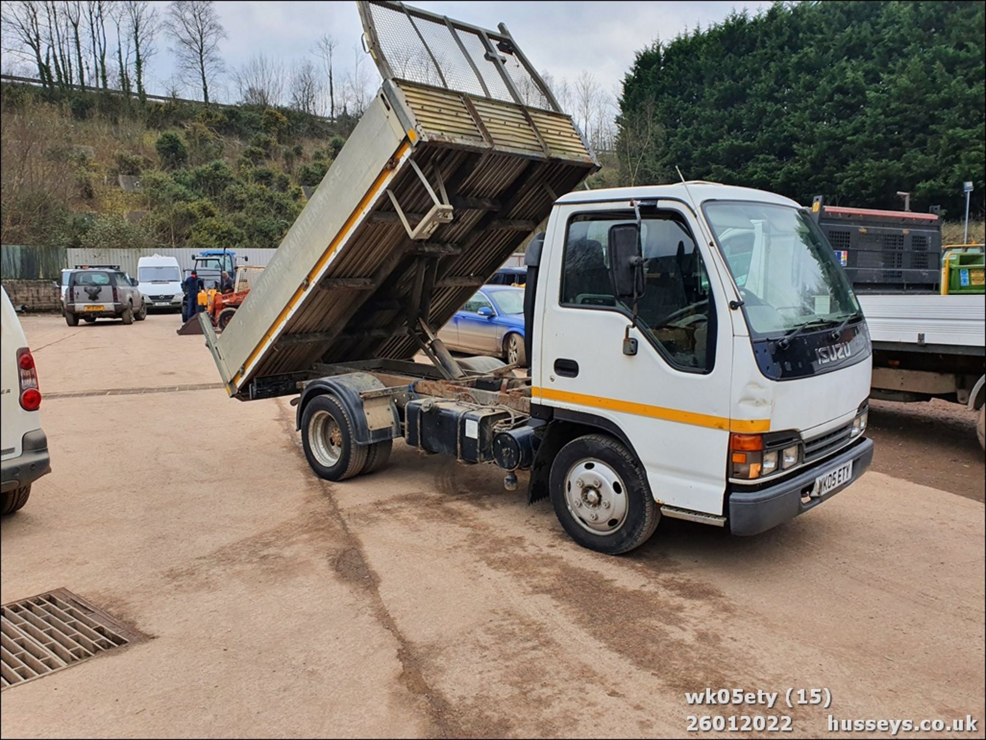 05/05 ISUZU TRUCKS NKR 77 TURBO ELECTRIC DI - 2999cc 2.dr Tipper (White, 70k) - Image 15 of 16