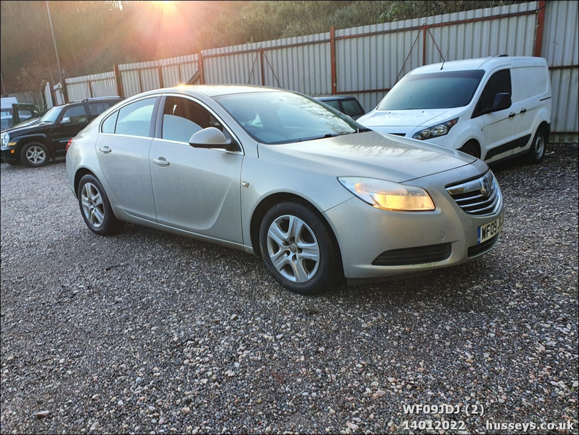 09/09 VAUXHALL INSIGNIA EXCLUSIV NAV - 1796cc 5dr Hatchback (Silver, 123k) - Image 3 of 38
