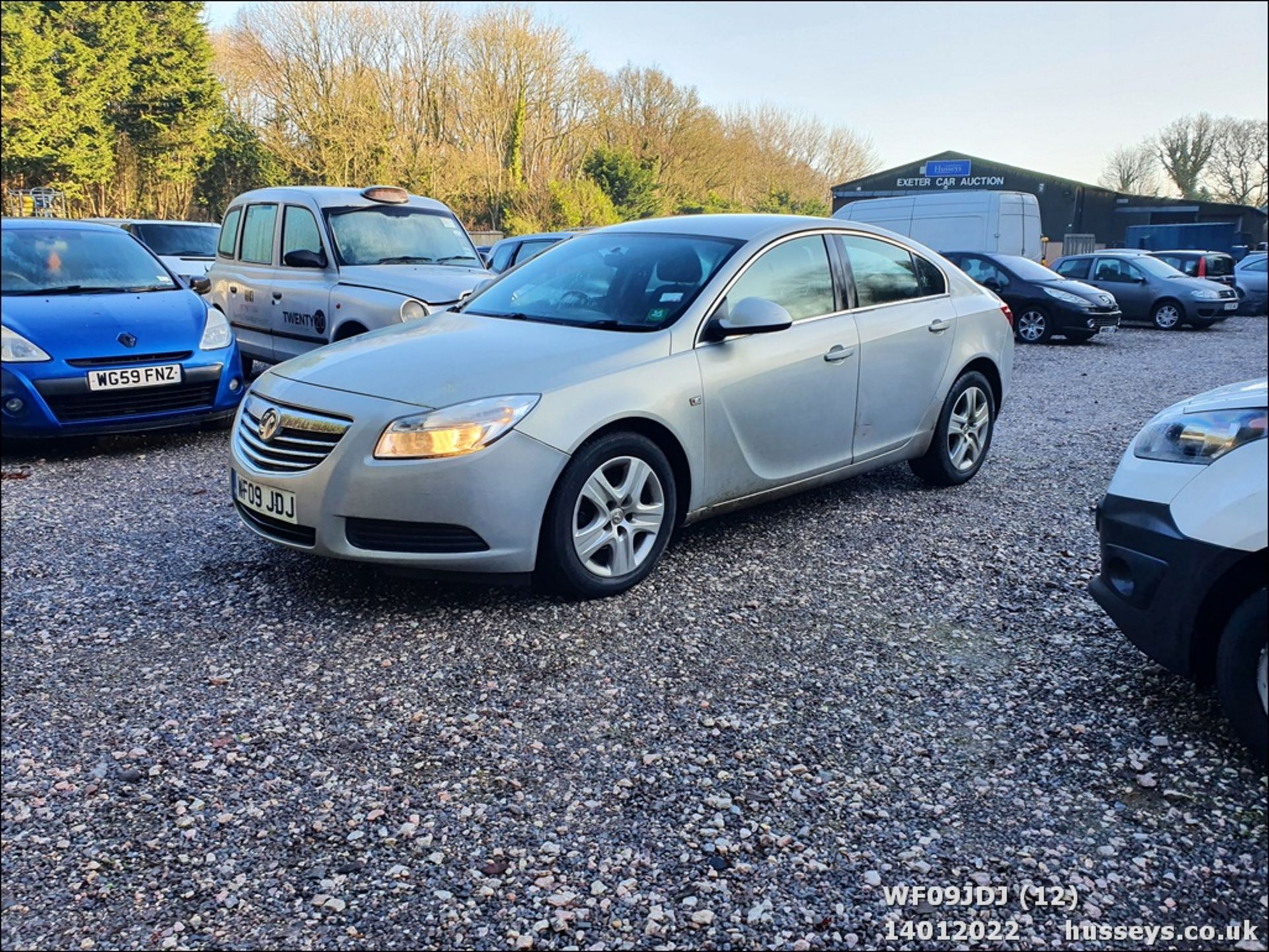09/09 VAUXHALL INSIGNIA EXCLUSIV NAV - 1796cc 5dr Hatchback (Silver, 123k) - Image 12 of 38