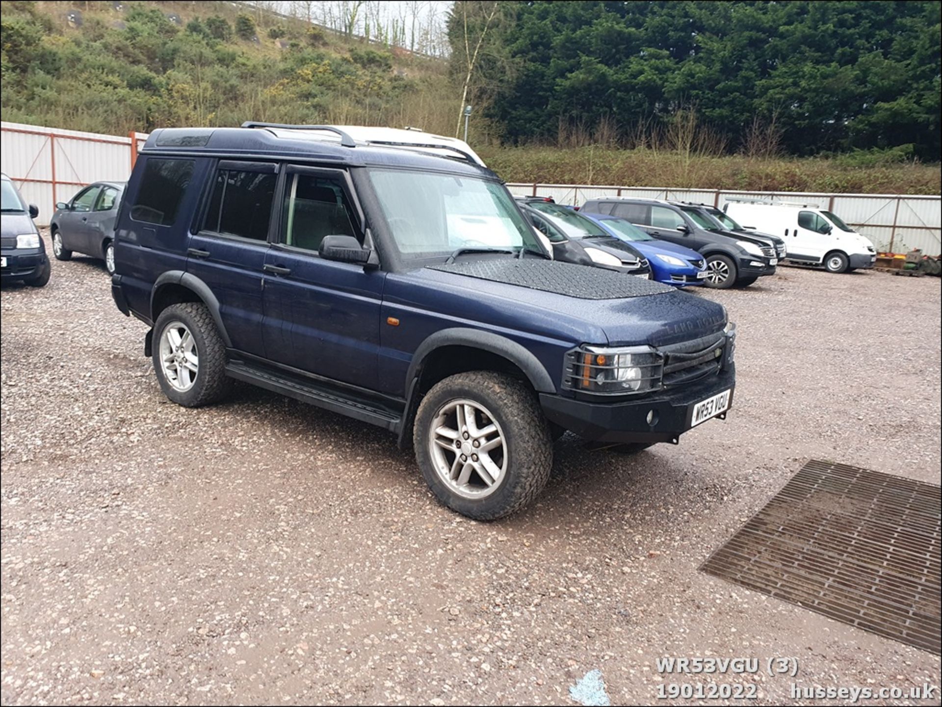 03/53 LAND ROVER DISCOVERY LANDMARK TD5 - 2495cc 5dr Estate (Blue) - Image 4 of 26