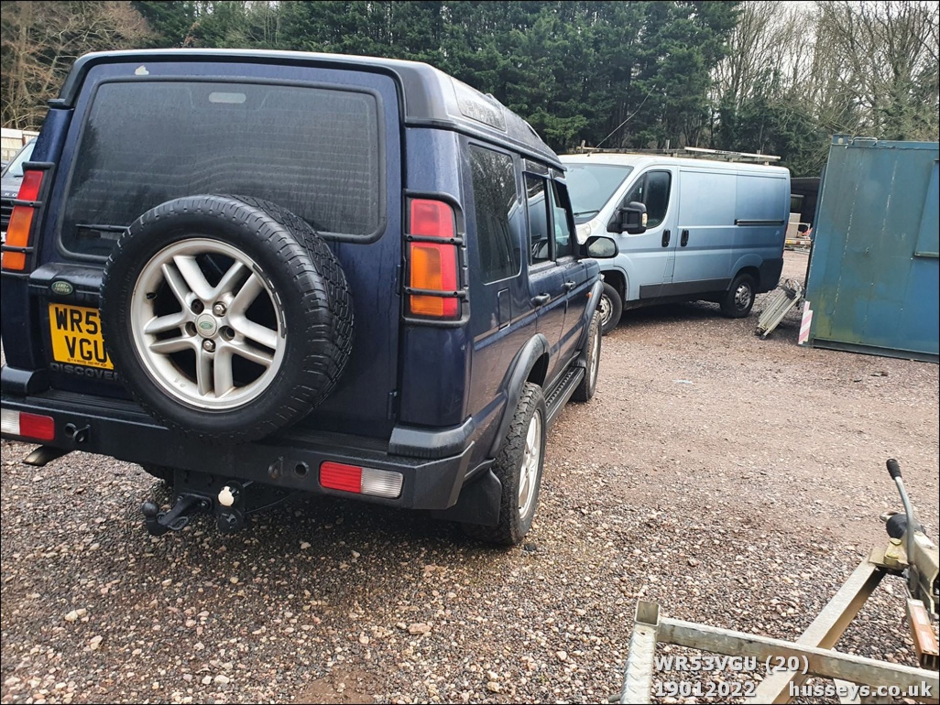 03/53 LAND ROVER DISCOVERY LANDMARK TD5 - 2495cc 5dr Estate (Blue) - Image 21 of 26