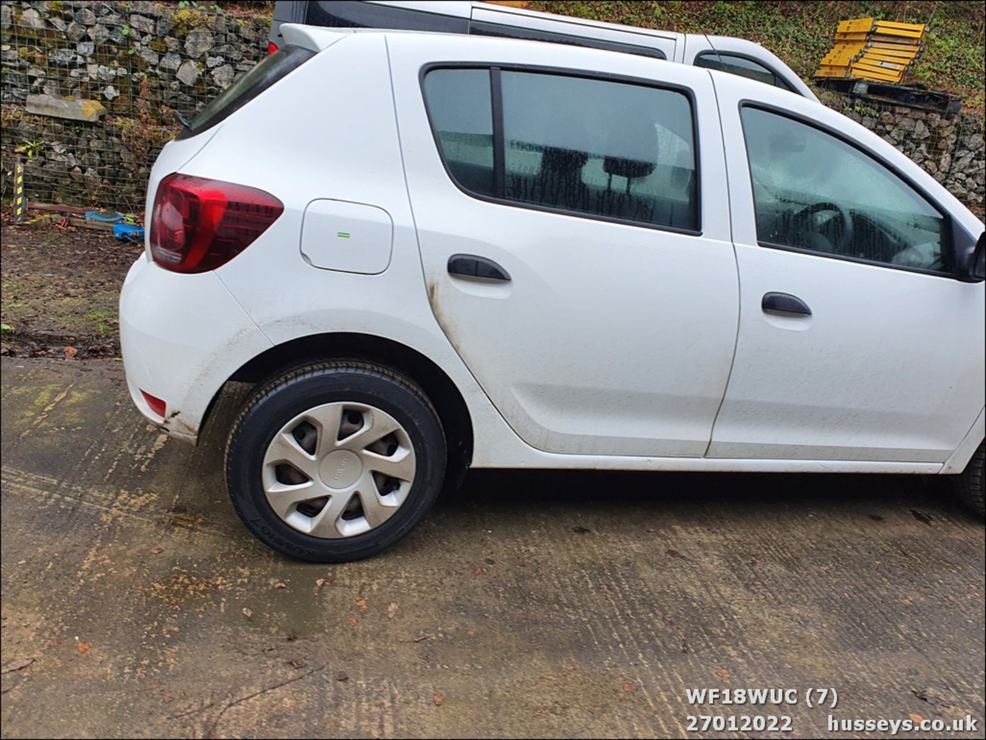 18/18 DACIA SANDERO AMBIANCE SCE - 998cc 5dr Hatchback (White, 49k) - Image 7 of 25