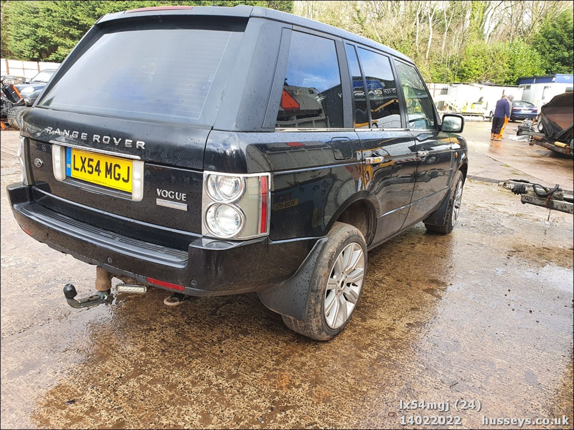 04/54 LAND ROVER RANGE ROVER VOGUE TD6 AUT - 2926cc Estate (Black) - Image 24 of 36