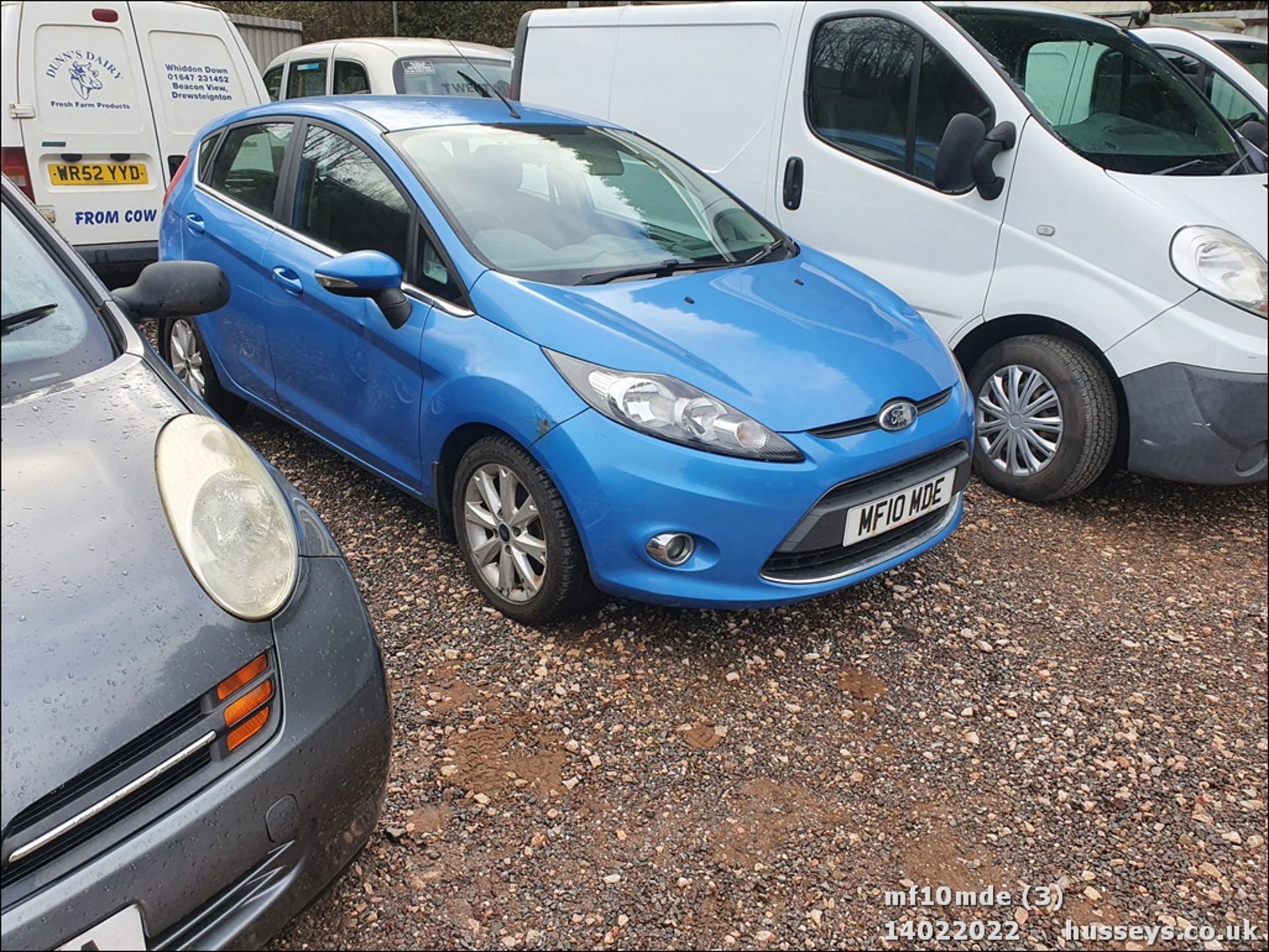 10/10 FORD FIESTA ZETEC - 1242cc 5dr Hatchback (Blue) - Image 4 of 33