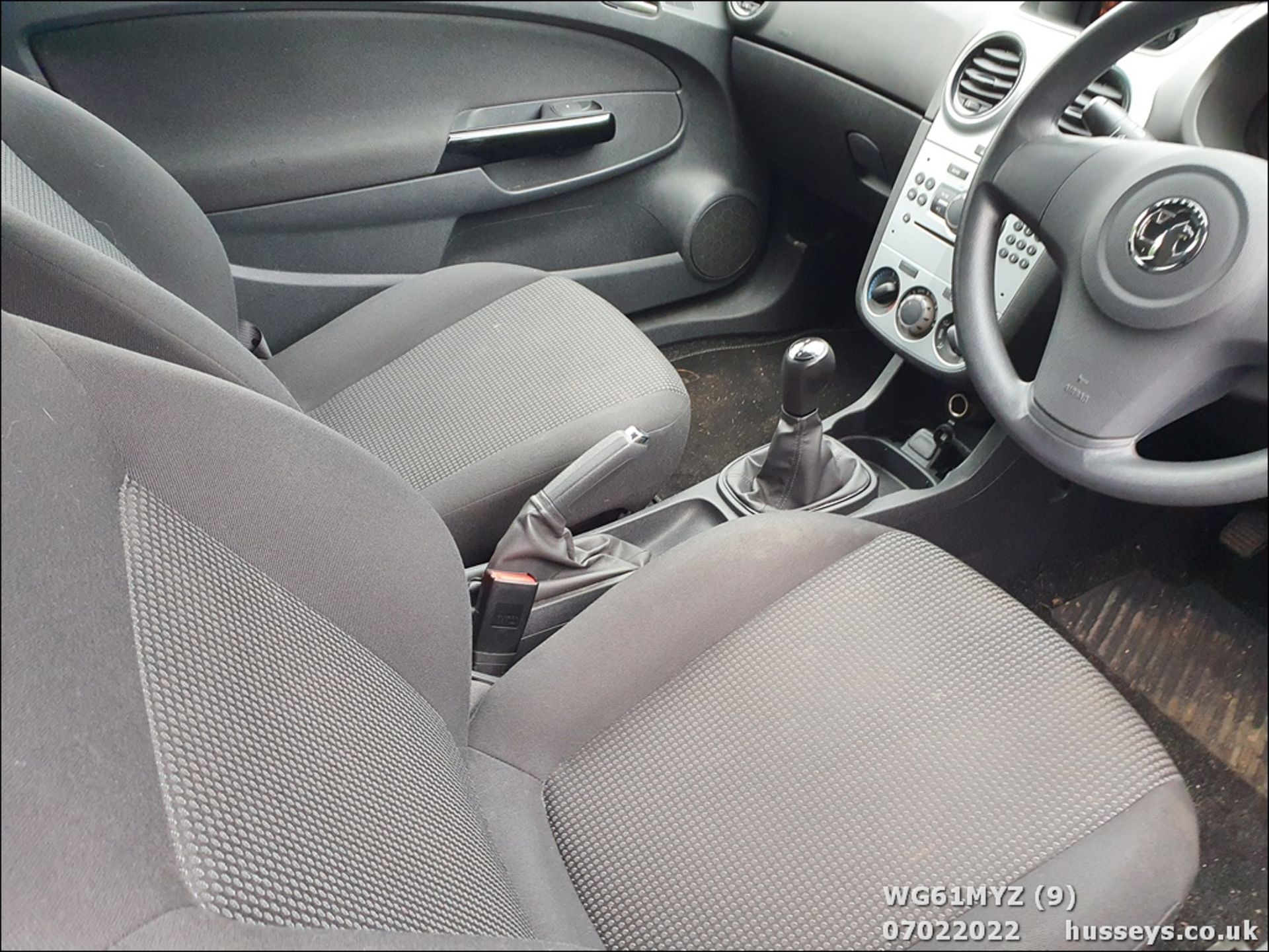 12/61 VAUXHALL CORSA S ECOFLEX - 998cc 3dr Hatchback (Silver, 85k) - Image 10 of 27