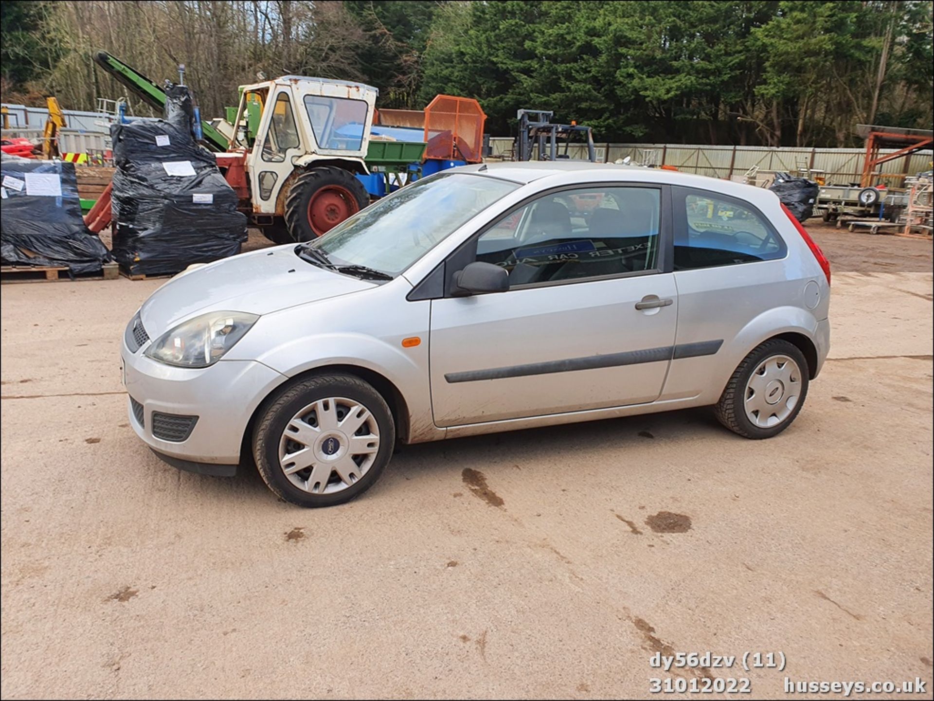 06/56 FORD FIESTA STYLE CLIMATE - 1242cc 3dr Hatchback (Silver, 88k) - Image 11 of 26