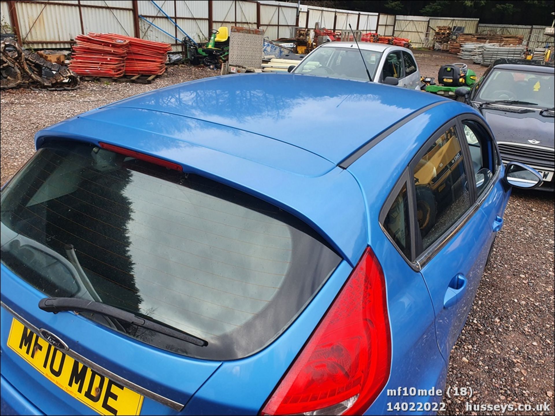 10/10 FORD FIESTA ZETEC - 1242cc 5dr Hatchback (Blue) - Image 19 of 33