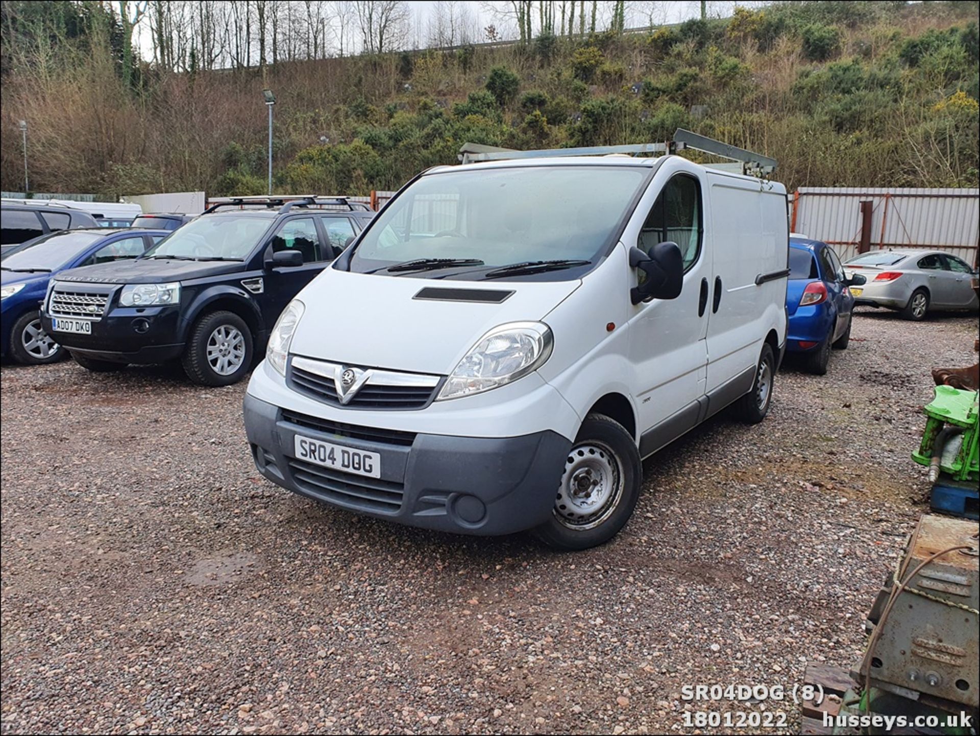 2010 VAUXHALL VIVARO 2900 CDTI SWB - 1995cc Van (White) - Image 9 of 30