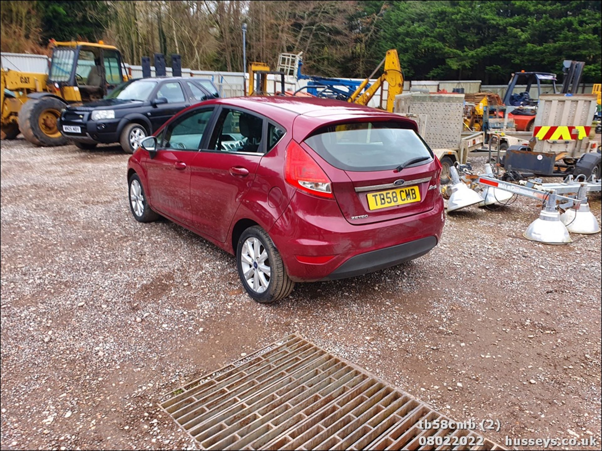 08/58 FORD FIESTA ZETEC 96 - 1388cc 5dr Hatchback (Red, 101k) - Image 3 of 26