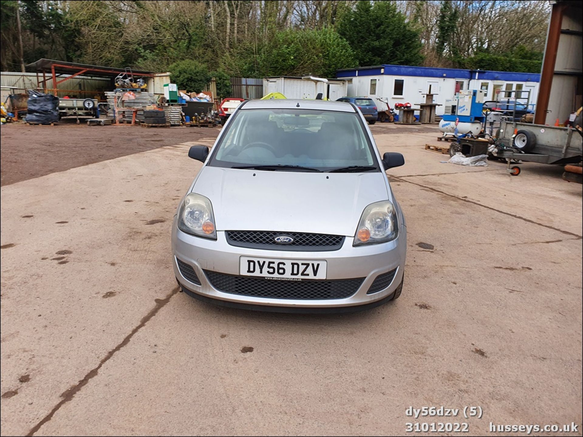 06/56 FORD FIESTA STYLE CLIMATE - 1242cc 3dr Hatchback (Silver, 88k) - Image 5 of 26