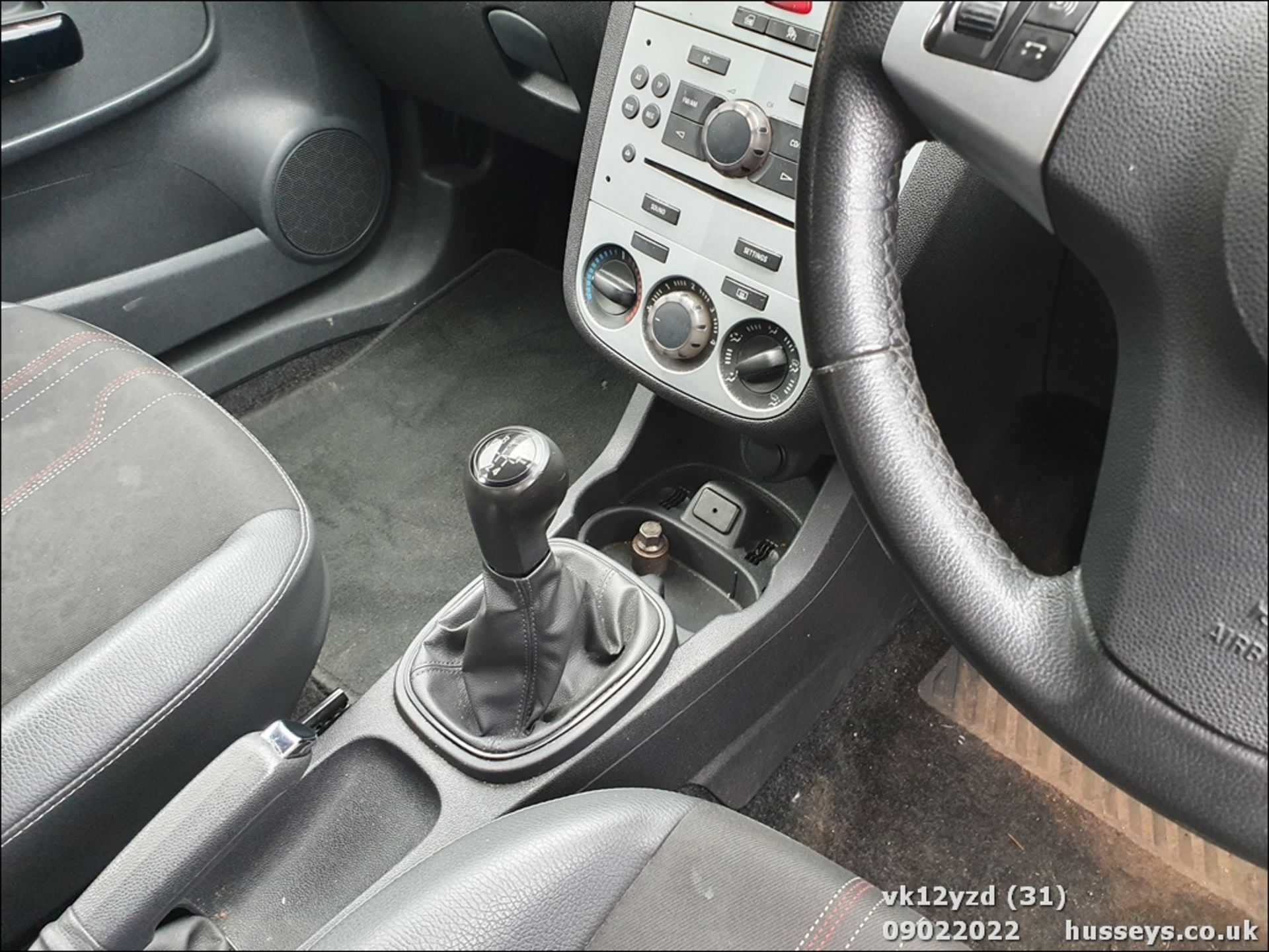 12/12 VAUXHALL CORSA ACTIVE - 1229cc 3dr Hatchback (Brown) - Image 31 of 38