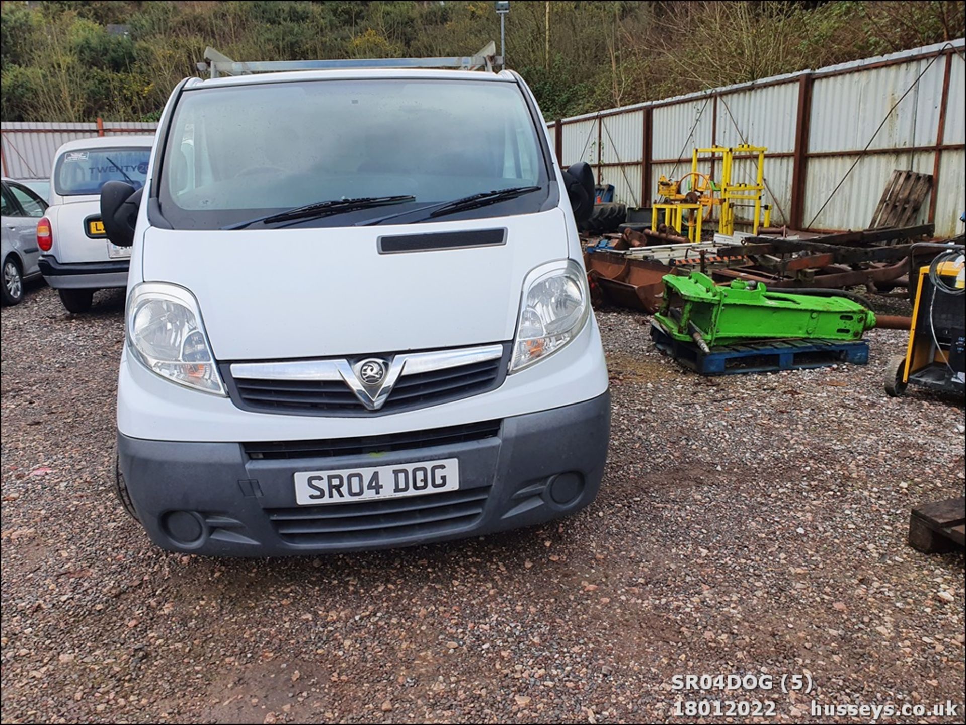 2010 VAUXHALL VIVARO 2900 CDTI SWB - 1995cc Van (White) - Image 6 of 30