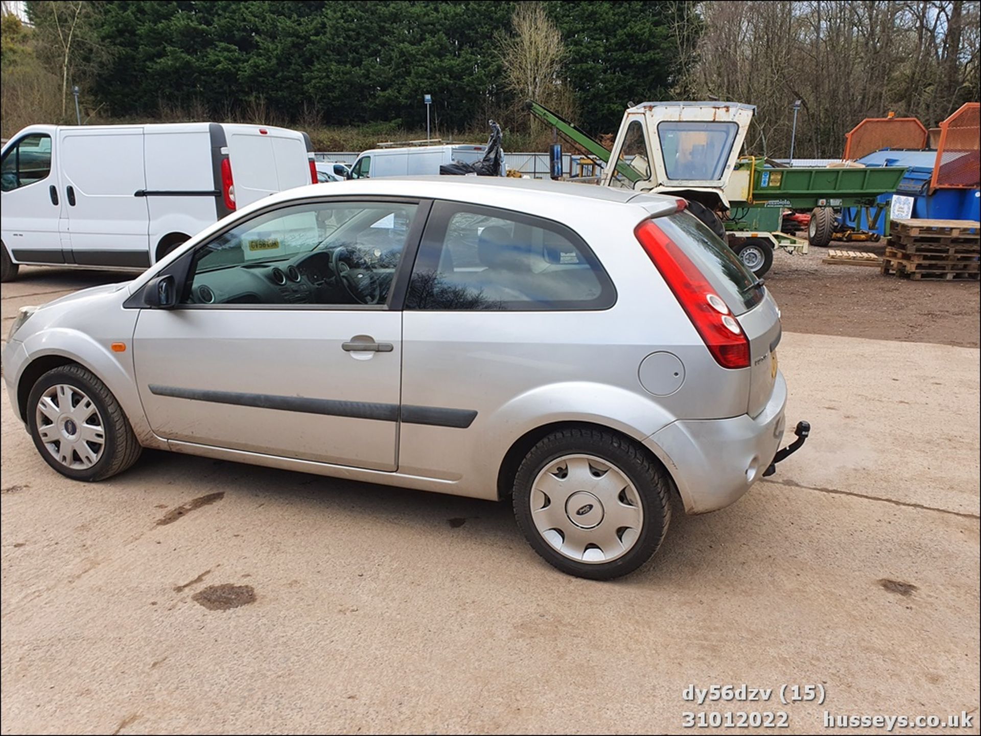 06/56 FORD FIESTA STYLE CLIMATE - 1242cc 3dr Hatchback (Silver, 88k) - Image 15 of 26