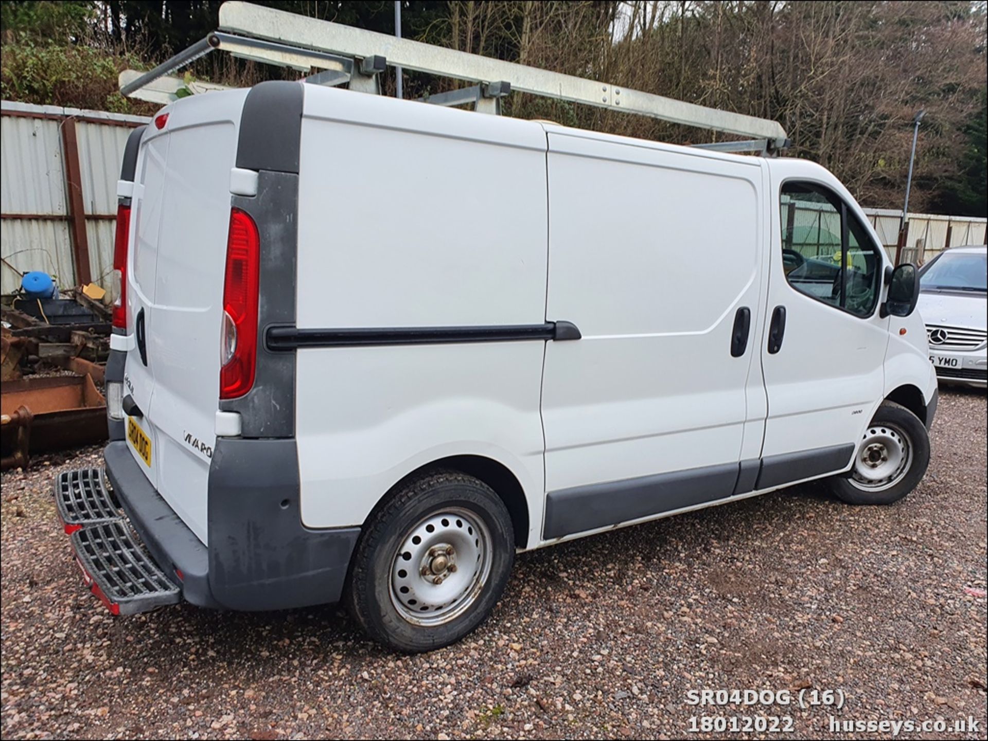 2010 VAUXHALL VIVARO 2900 CDTI SWB - 1995cc Van (White) - Image 17 of 30