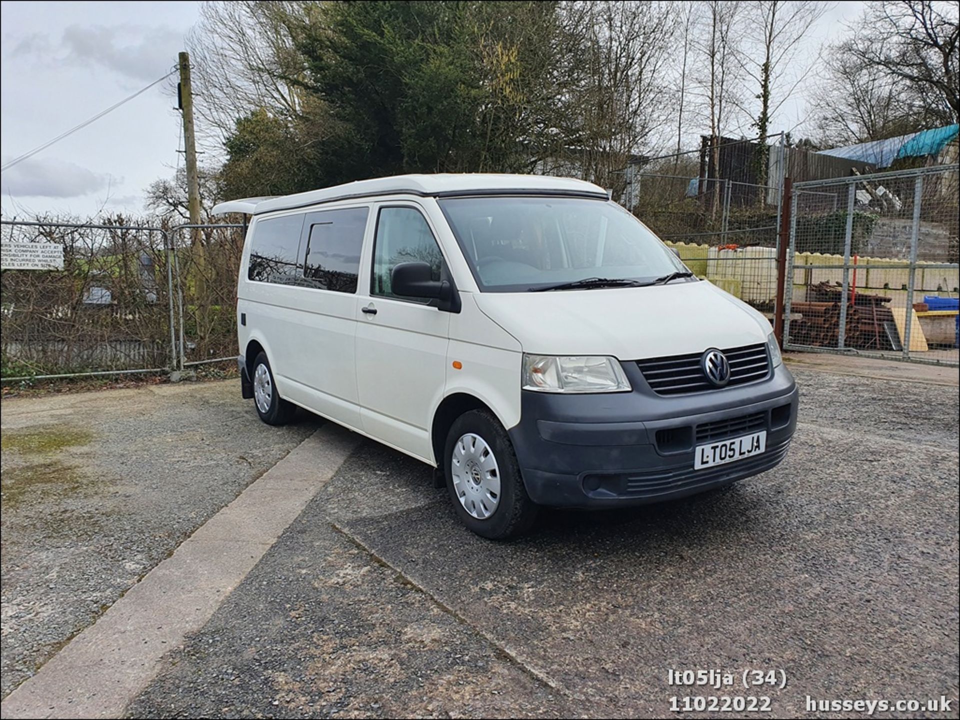 05/05 VOLKSWAGEN TRANSPORTER T30 130 TDI LWB - 2460cc 4dr Van (White, 132k) - Image 34 of 37