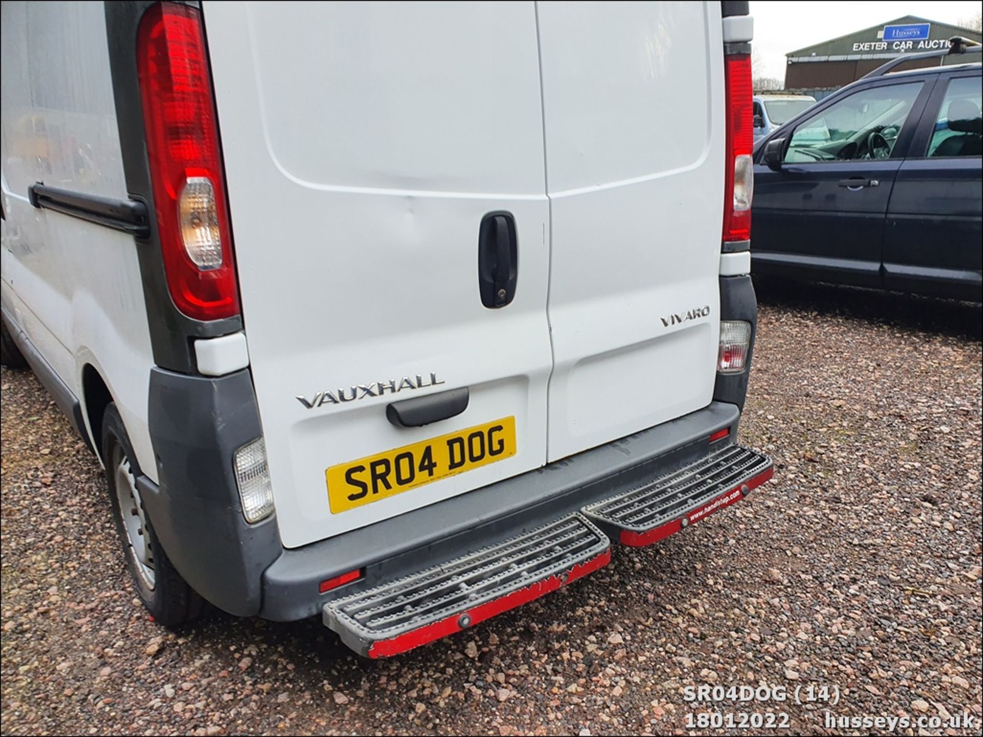 2010 VAUXHALL VIVARO 2900 CDTI SWB - 1995cc Van (White) - Image 15 of 30