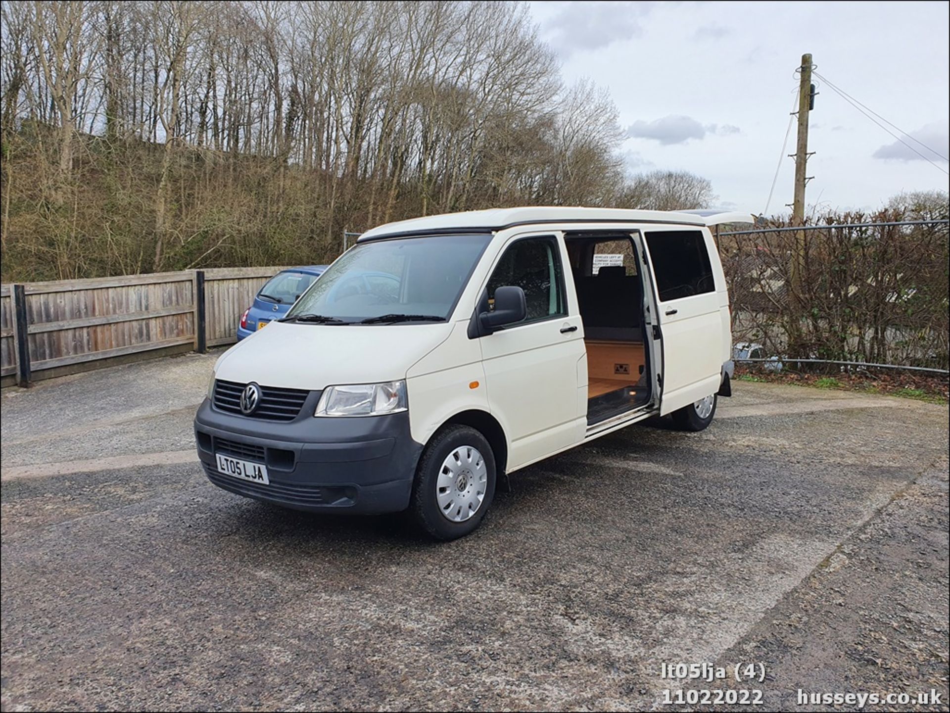 05/05 VOLKSWAGEN TRANSPORTER T30 130 TDI LWB - 2460cc 4dr Van (White, 132k) - Image 5 of 37