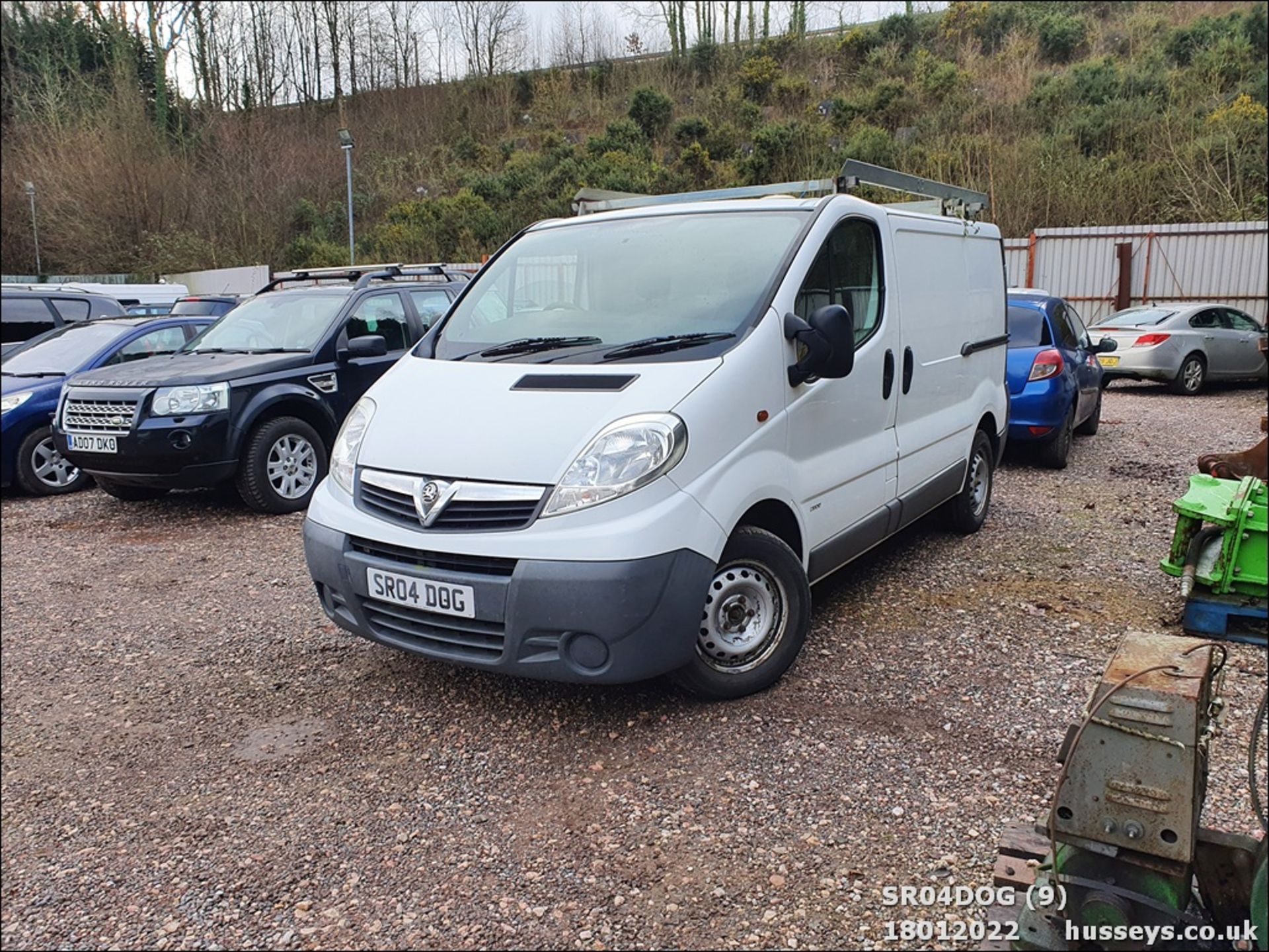 2010 VAUXHALL VIVARO 2900 CDTI SWB - 1995cc Van (White) - Image 10 of 30