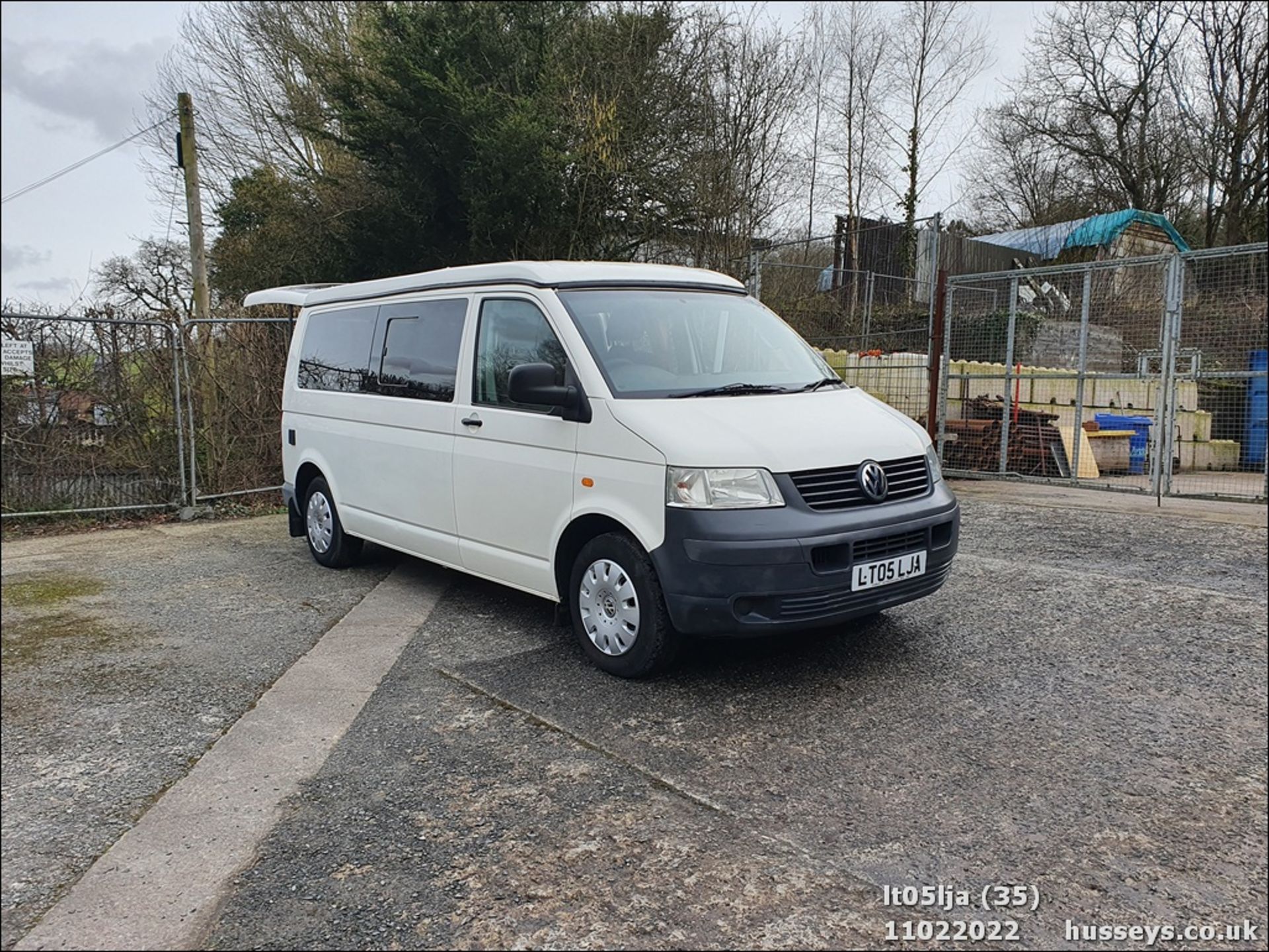 05/05 VOLKSWAGEN TRANSPORTER T30 130 TDI LWB - 2460cc 4dr Van (White, 132k) - Image 35 of 37