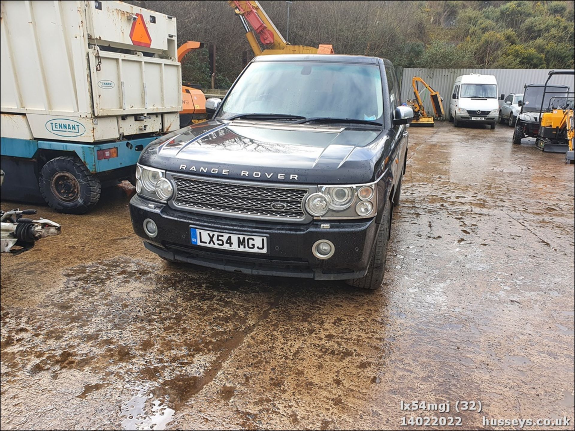 04/54 LAND ROVER RANGE ROVER VOGUE TD6 AUT - 2926cc Estate (Black) - Image 32 of 36