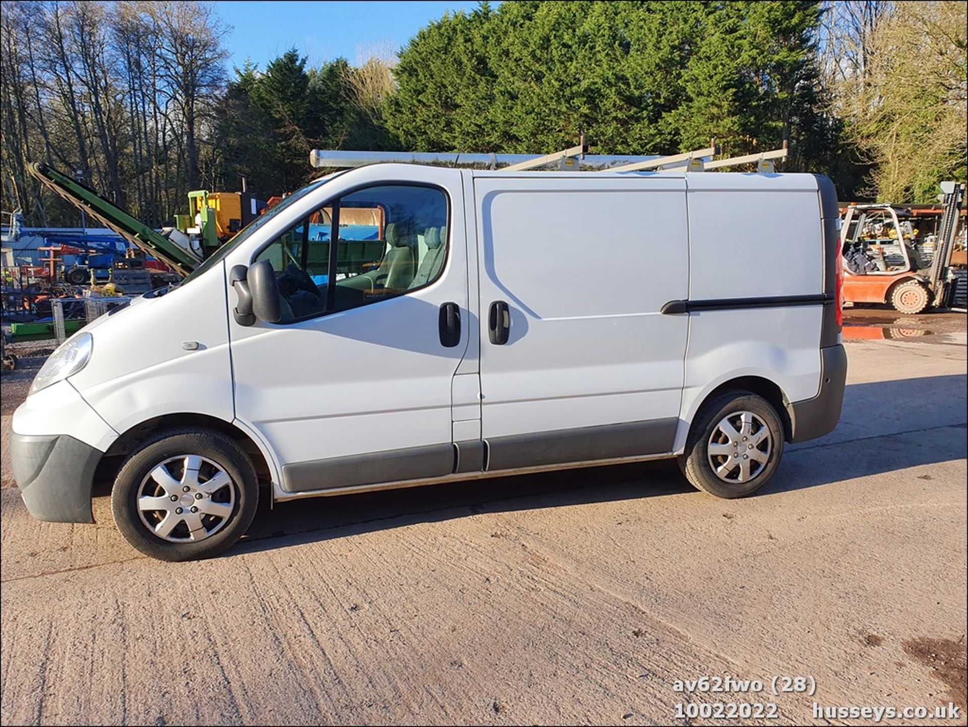 12/62 RENAULT TRAFIC SL27 DCI - 1995cc Van (White, 121k) - Image 9 of 40