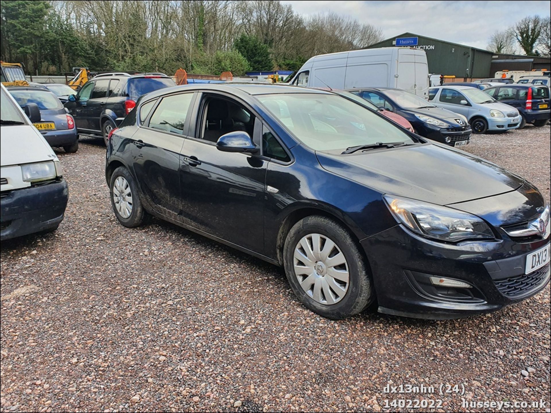 13/13 VAUXHALL ASTRA EXCLUSIV CDTI ECOFL - 1686cc 5dr Hatchback (Black, 139k) - Image 24 of 29