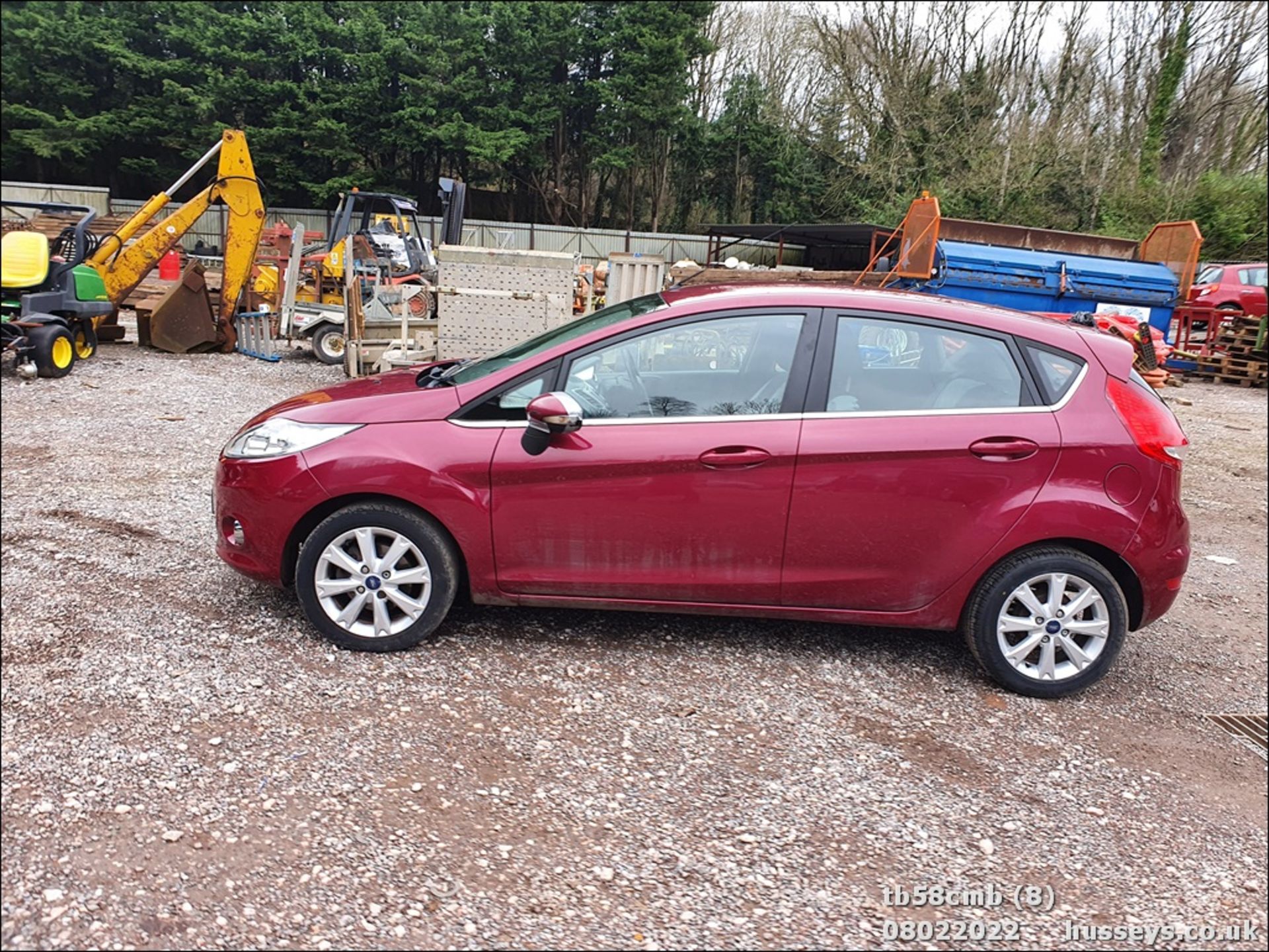 08/58 FORD FIESTA ZETEC 96 - 1388cc 5dr Hatchback (Red, 101k) - Image 9 of 26