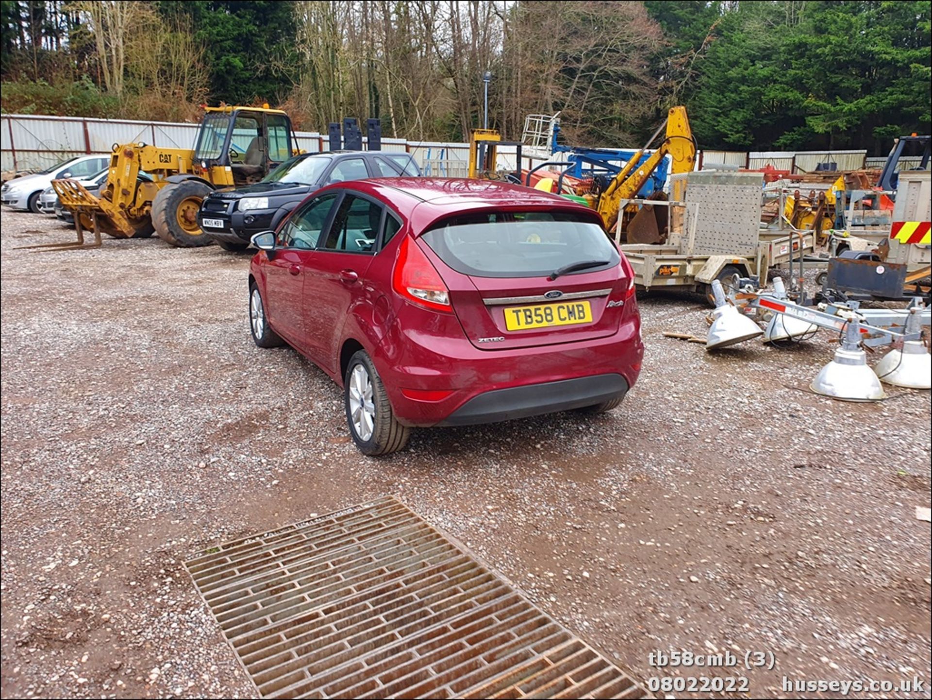 08/58 FORD FIESTA ZETEC 96 - 1388cc 5dr Hatchback (Red, 101k) - Image 4 of 26