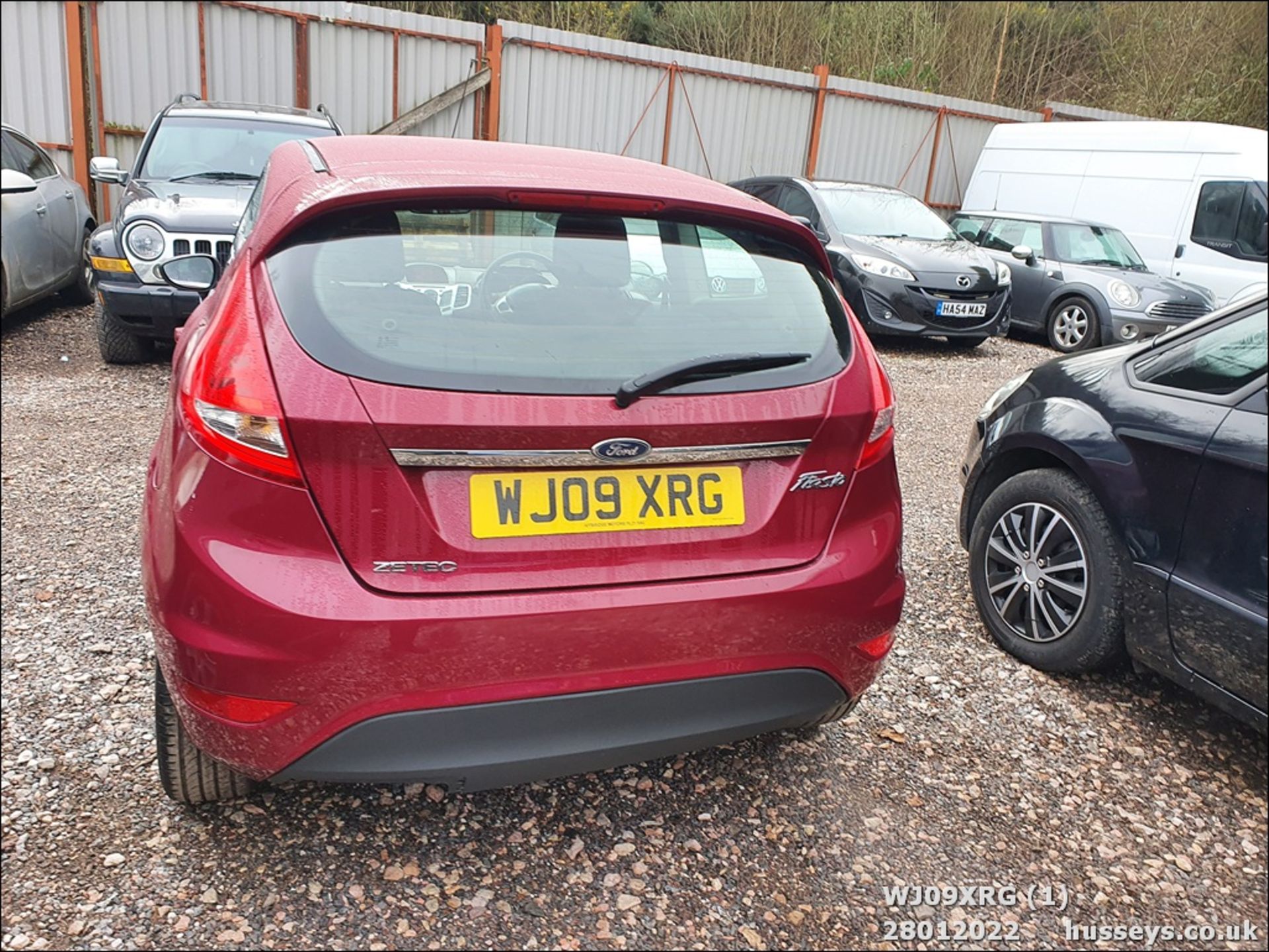 09/09 FORD FIESTA ZETEC 96 - 1388cc 3dr Hatchback (Red, 73k) - Image 2 of 28