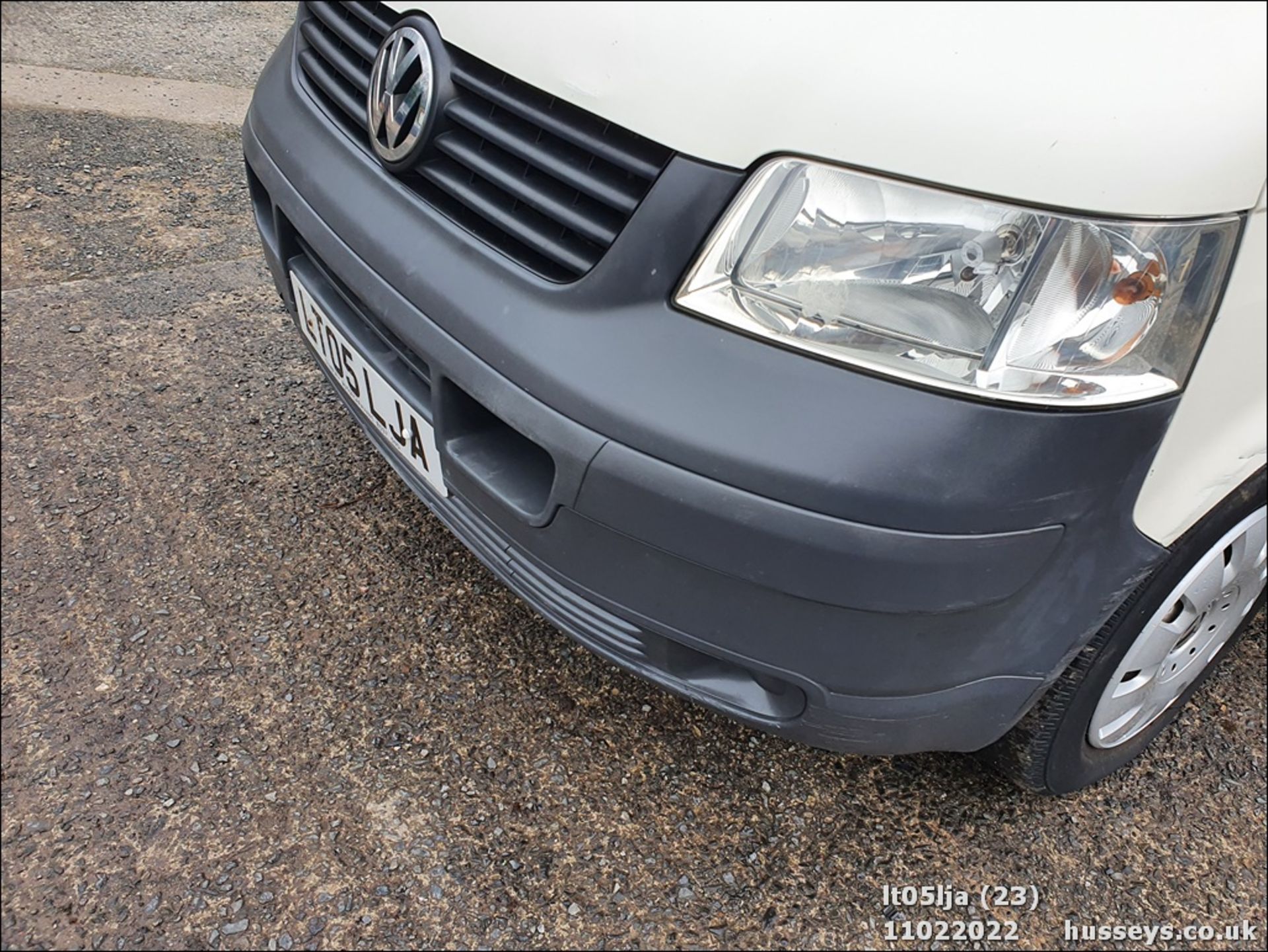 05/05 VOLKSWAGEN TRANSPORTER T30 130 TDI LWB - 2460cc 4dr Van (White, 132k) - Image 25 of 37