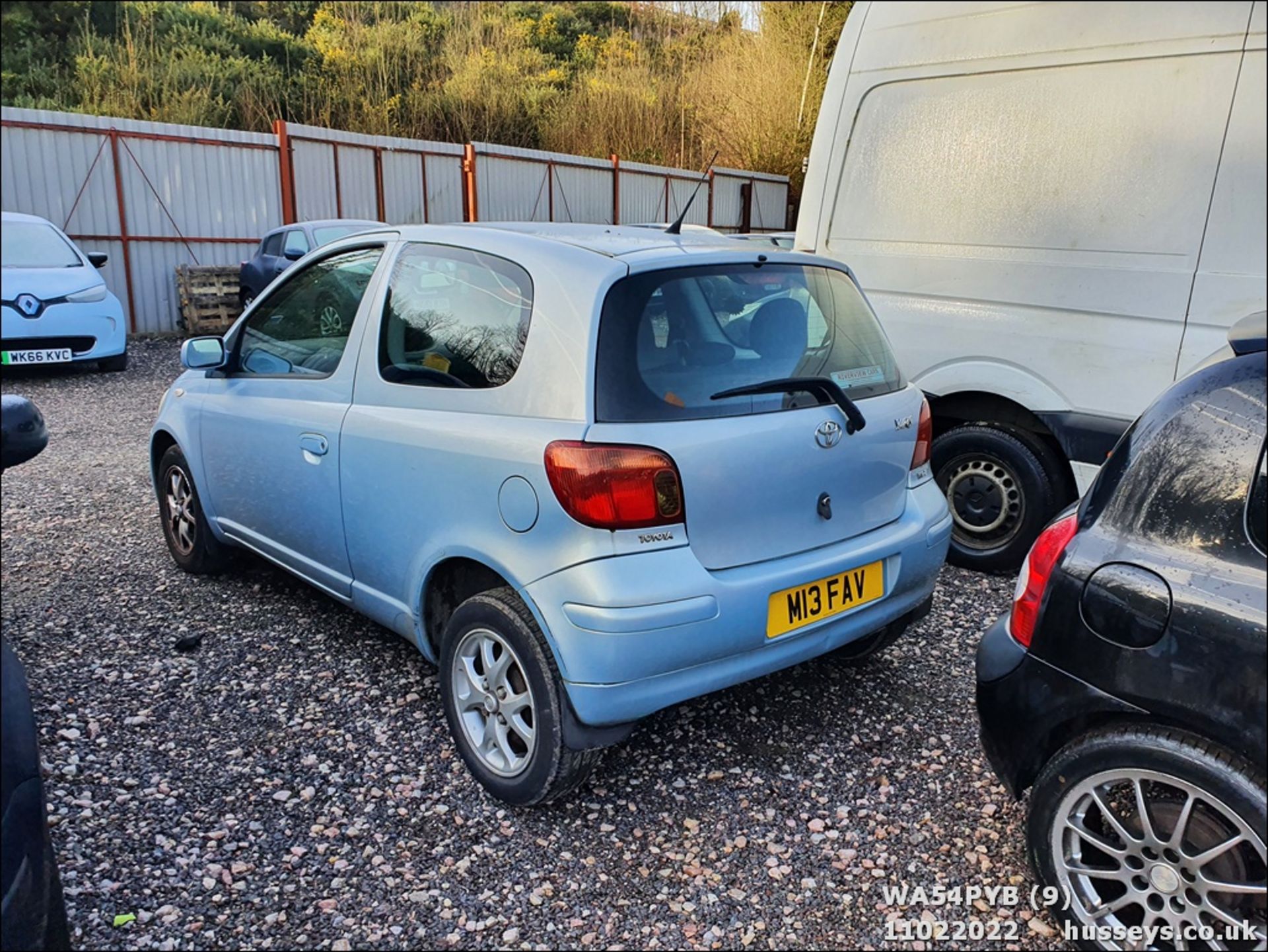 04/54 TOYOTA YARIS BLUE - 1299cc 3dr Hatchback (Blue, 112k) - Image 9 of 20