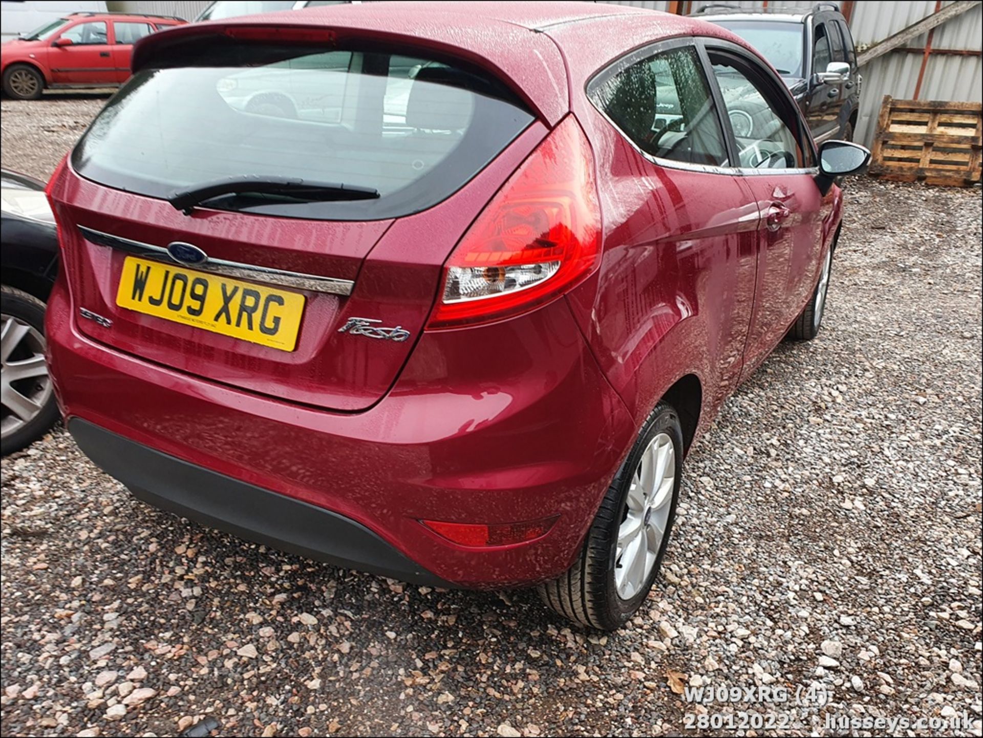 09/09 FORD FIESTA ZETEC 96 - 1388cc 3dr Hatchback (Red, 73k) - Image 5 of 28