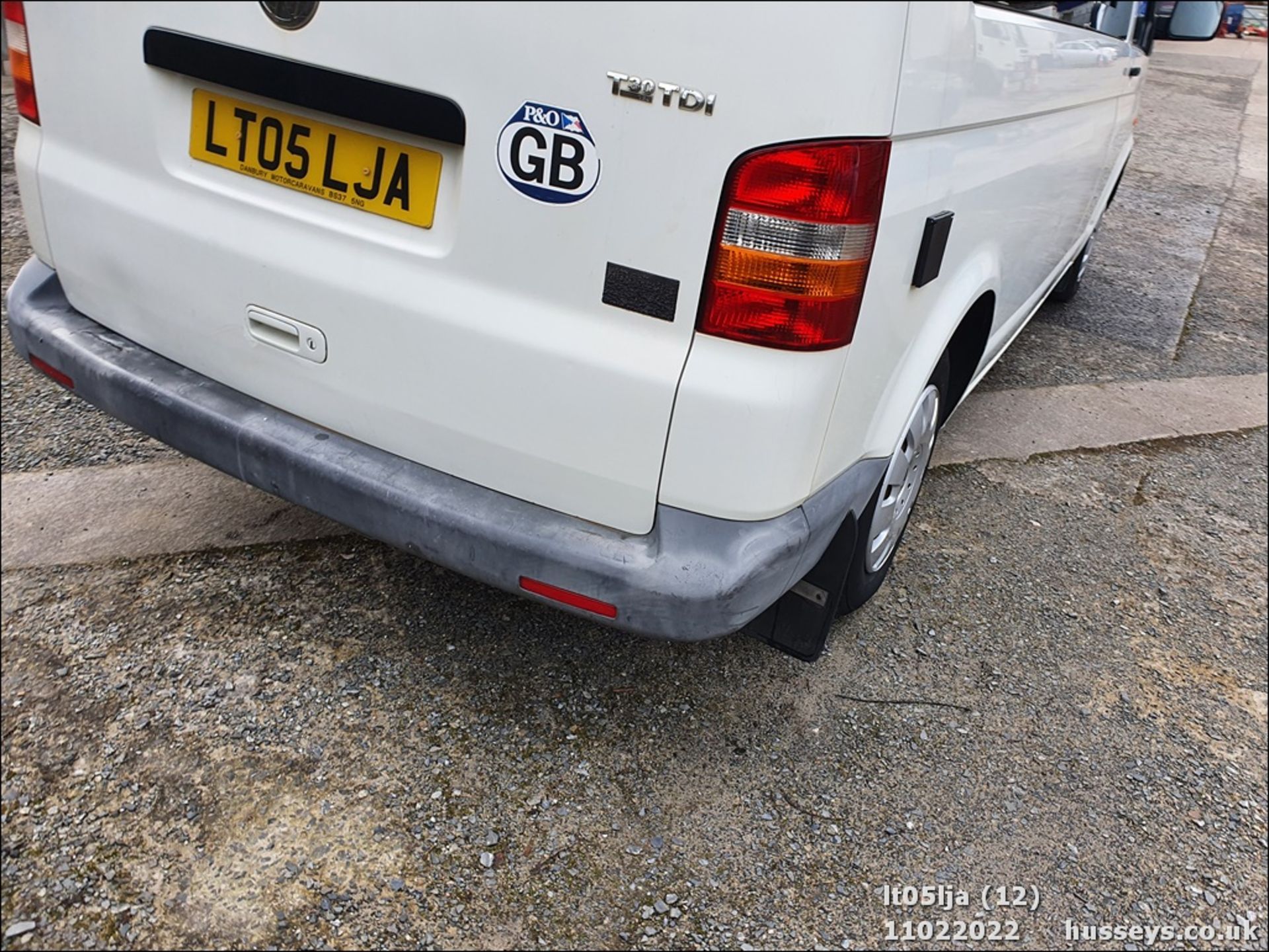 05/05 VOLKSWAGEN TRANSPORTER T30 130 TDI LWB - 2460cc 4dr Van (White, 132k) - Image 13 of 37