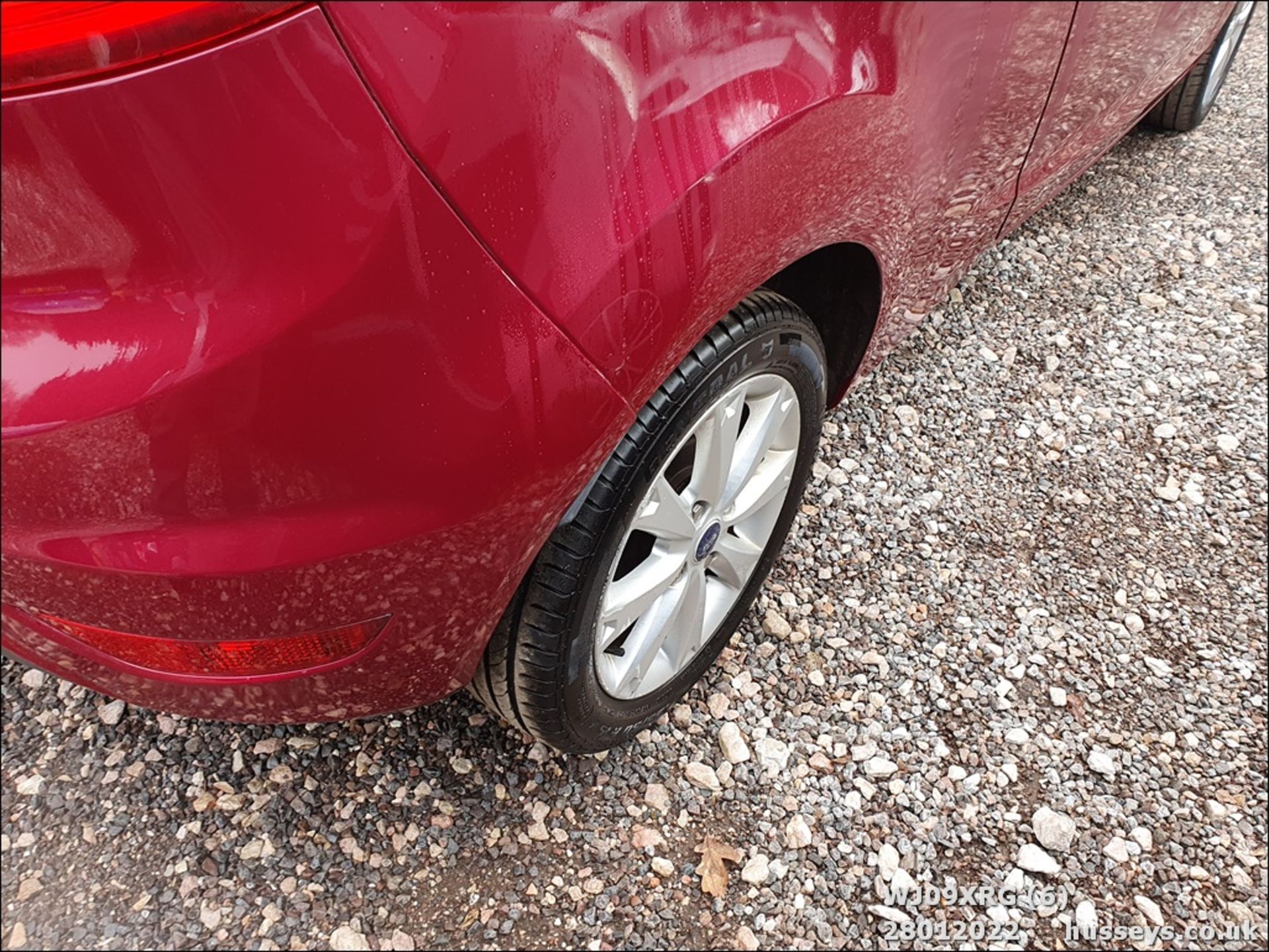 09/09 FORD FIESTA ZETEC 96 - 1388cc 3dr Hatchback (Red, 73k) - Image 7 of 28