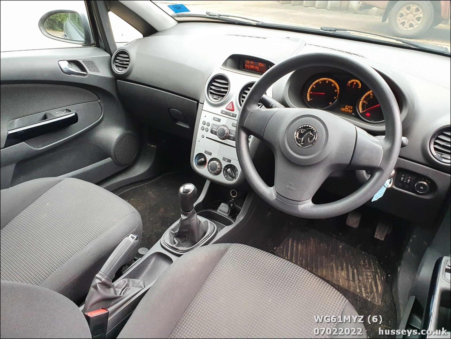 12/61 VAUXHALL CORSA S ECOFLEX - 998cc 3dr Hatchback (Silver, 85k) - Image 7 of 27