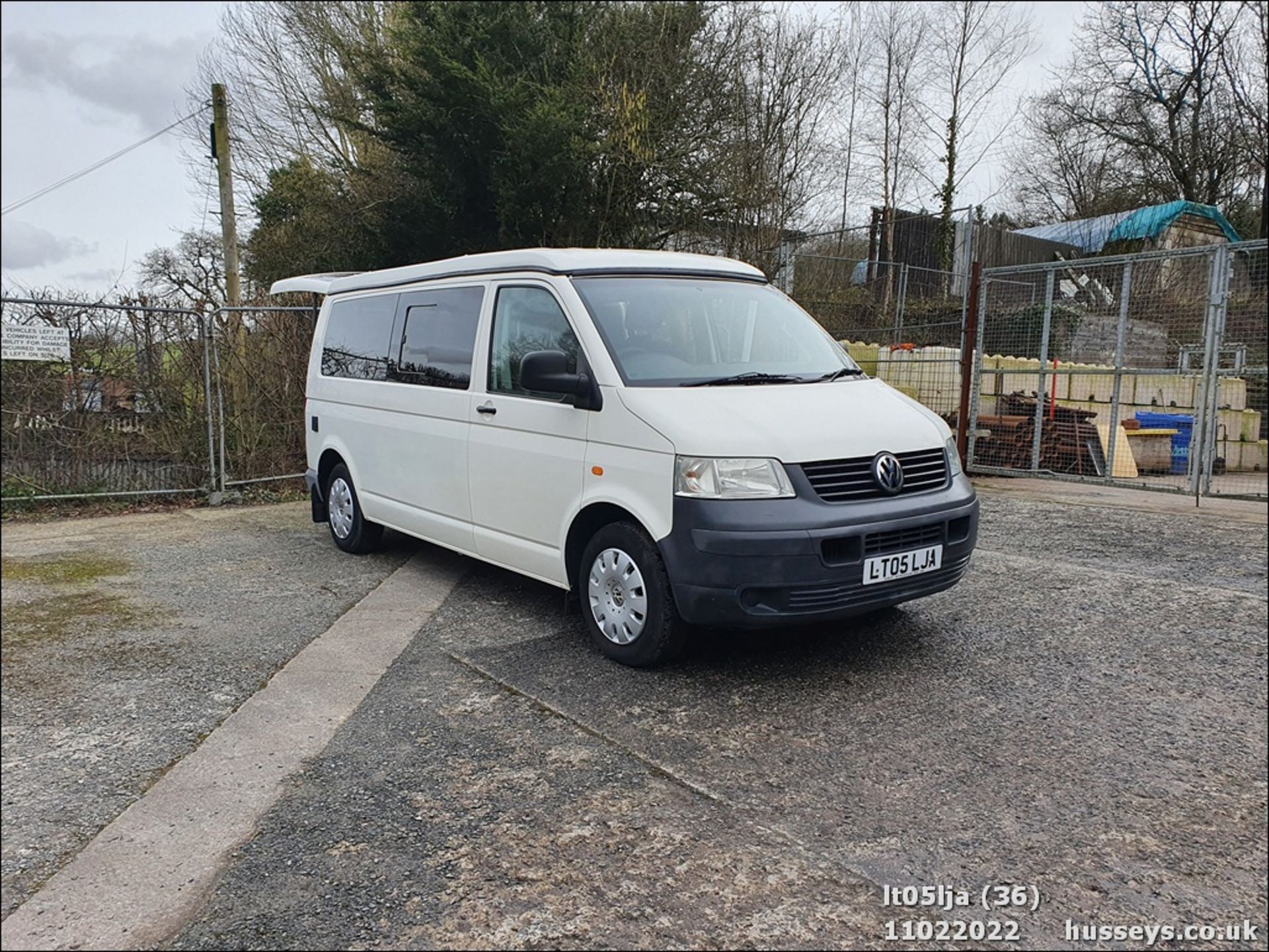 05/05 VOLKSWAGEN TRANSPORTER T30 130 TDI LWB - 2460cc 4dr Van (White, 132k) - Image 36 of 37