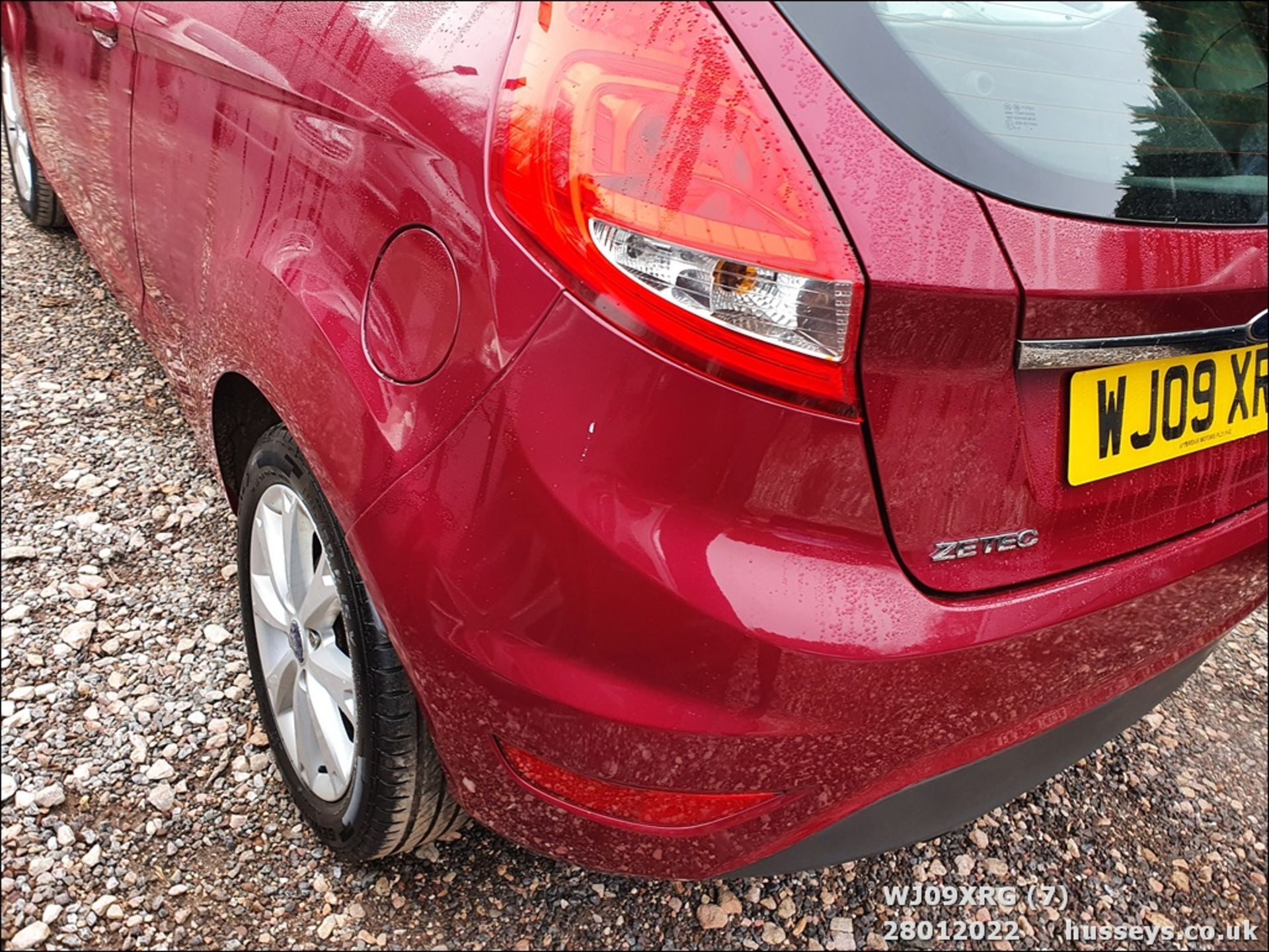 09/09 FORD FIESTA ZETEC 96 - 1388cc 3dr Hatchback (Red, 73k) - Image 8 of 28