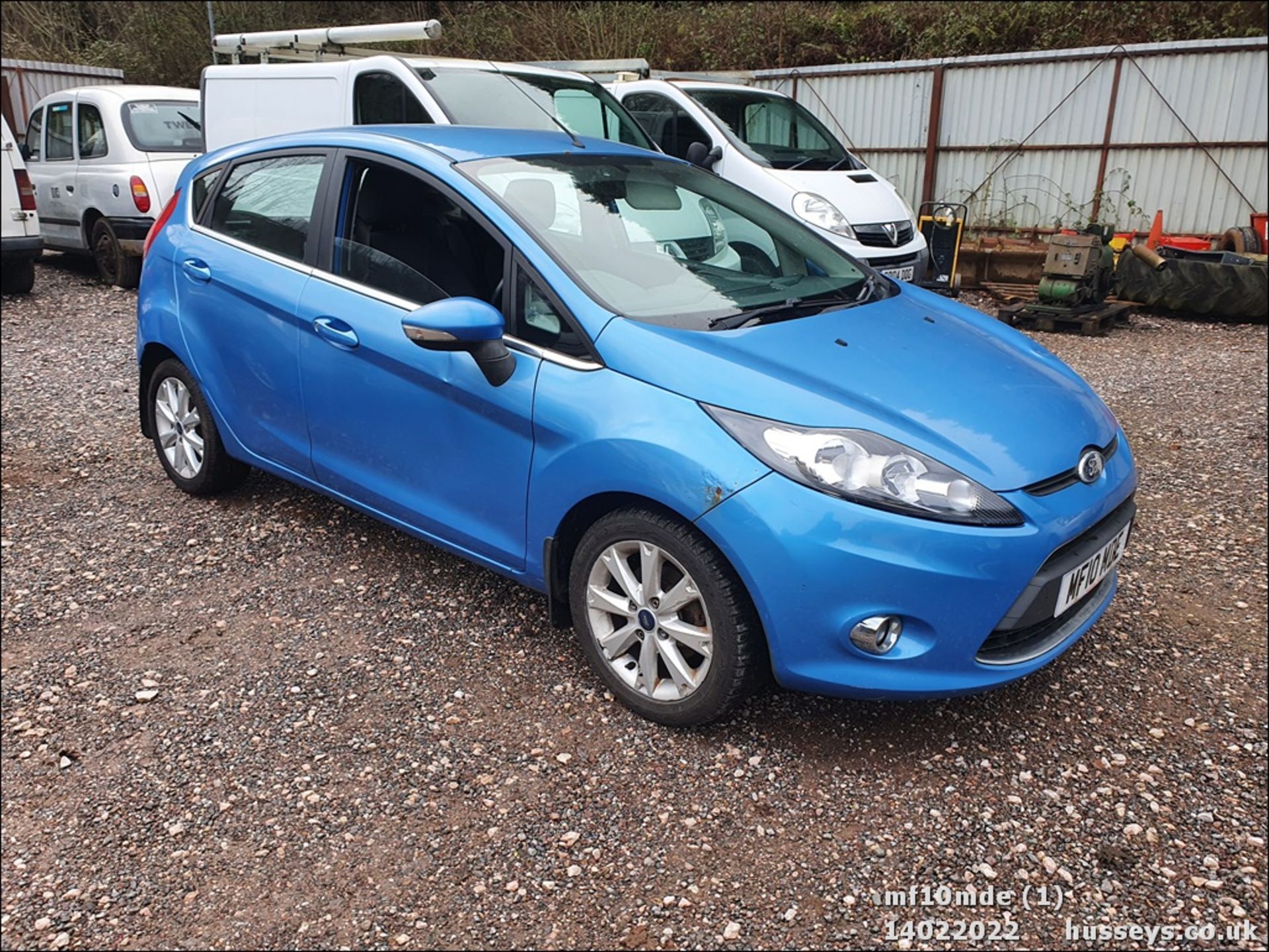 10/10 FORD FIESTA ZETEC - 1242cc 5dr Hatchback (Blue) - Image 2 of 33