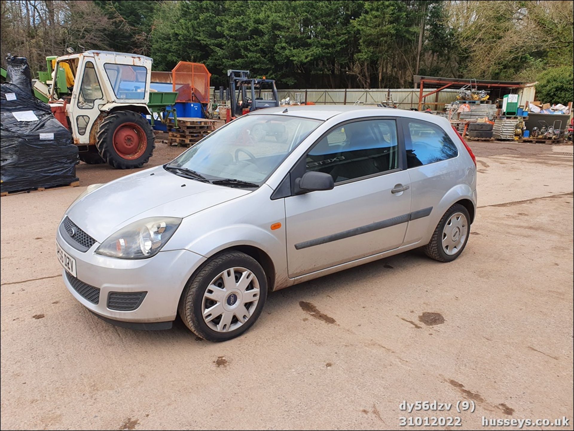 06/56 FORD FIESTA STYLE CLIMATE - 1242cc 3dr Hatchback (Silver, 88k) - Image 9 of 26