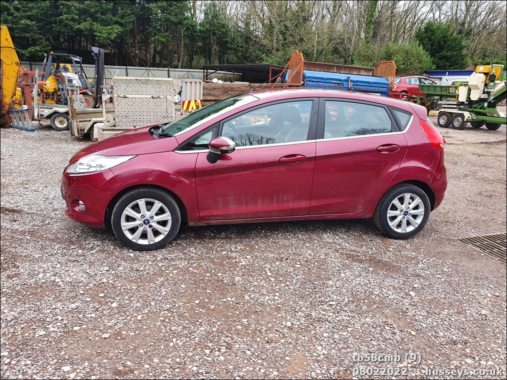 08/58 FORD FIESTA ZETEC 96 - 1388cc 5dr Hatchback (Red, 101k) - Image 10 of 26